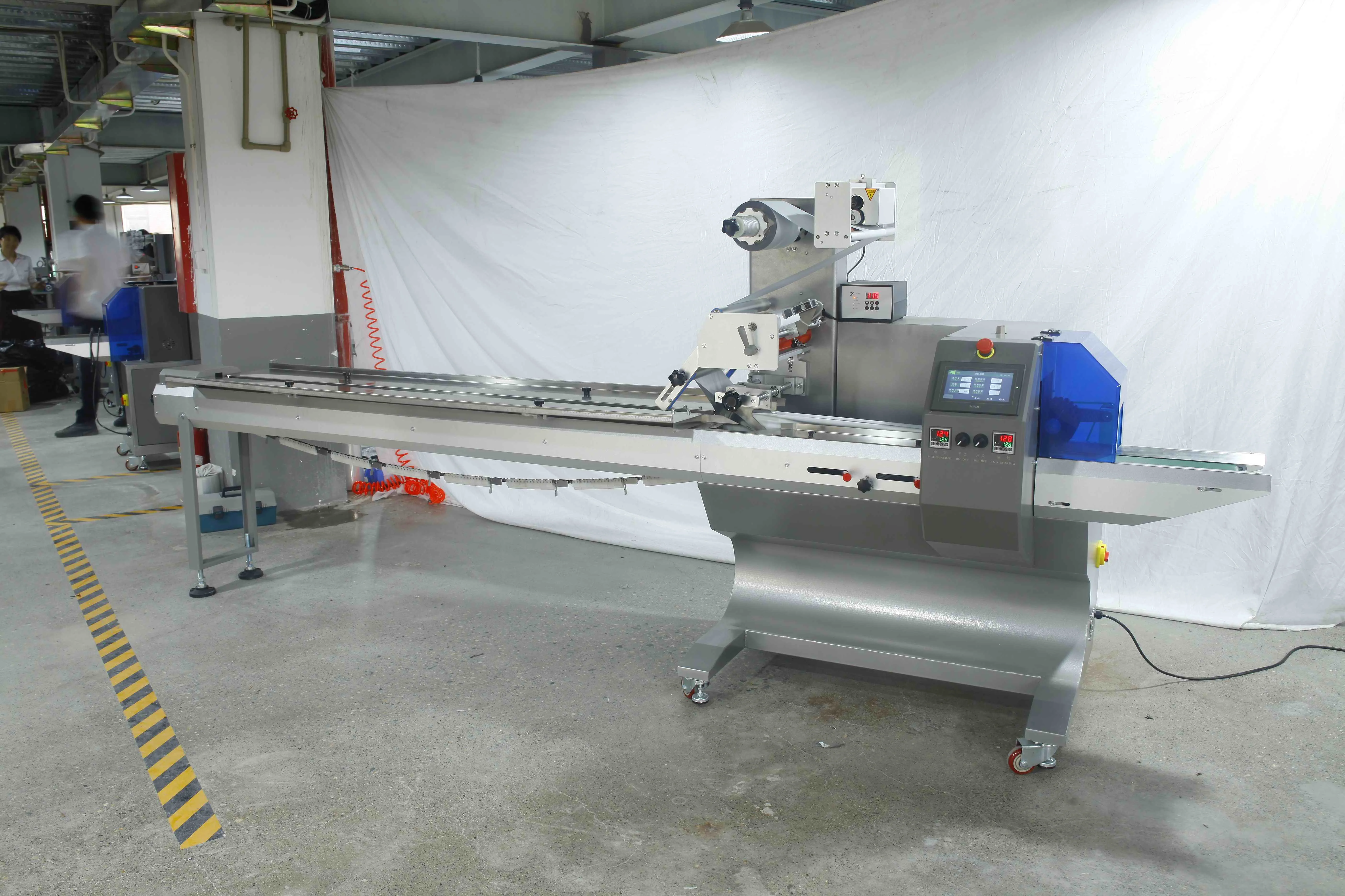 

Gold SellerHorizontal Tray Small Servo Motor Compression Chocolate Air Wrap for Food Packaging Pillow Type Flow Machine Plastic