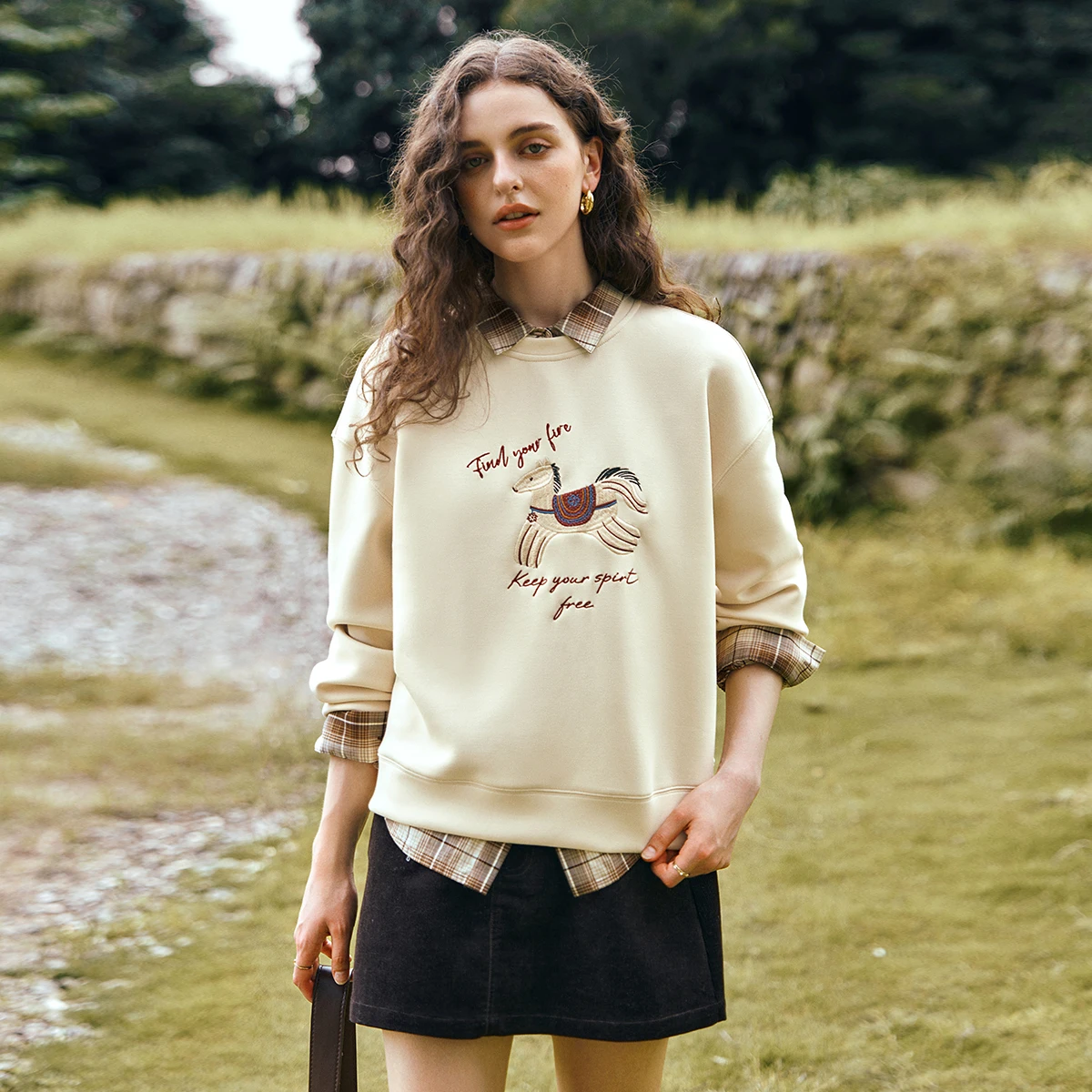 OLrain Women Sweatshirts Autumn 2025 New American Style Casual Loose Pullover Embroidered O-neck Knitted Tops Female O57QR001315