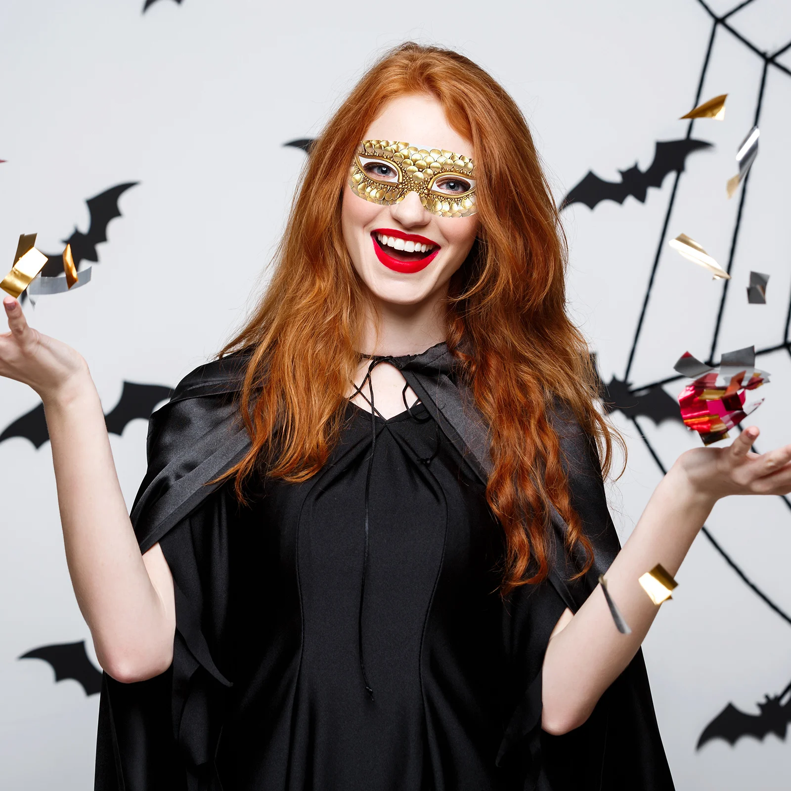 

Blank Unpainted Paper Masks 40pcs DIY Hand Painted Craft for Carnival Party Halloween Cosplay Masquerade Decoration Accessory