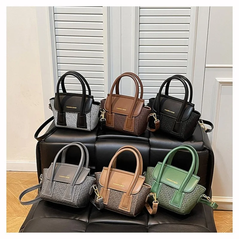 

Stylish Ladies Messenger Bag Made Of Comet-Patterned Leather Boasting High-End San Marino Vintage Spacious Soft Look