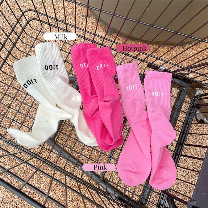 3 คู่ชุดผู้หญิงสีชมพูกลางหลอดถุงเท้ายาวผ้าฝ้าย Bottomed พิมพ์กีฬาถุงน่องสําหรับฤดูใบไม้ผลิฤดูใบไม้ร่วงสวมใส่