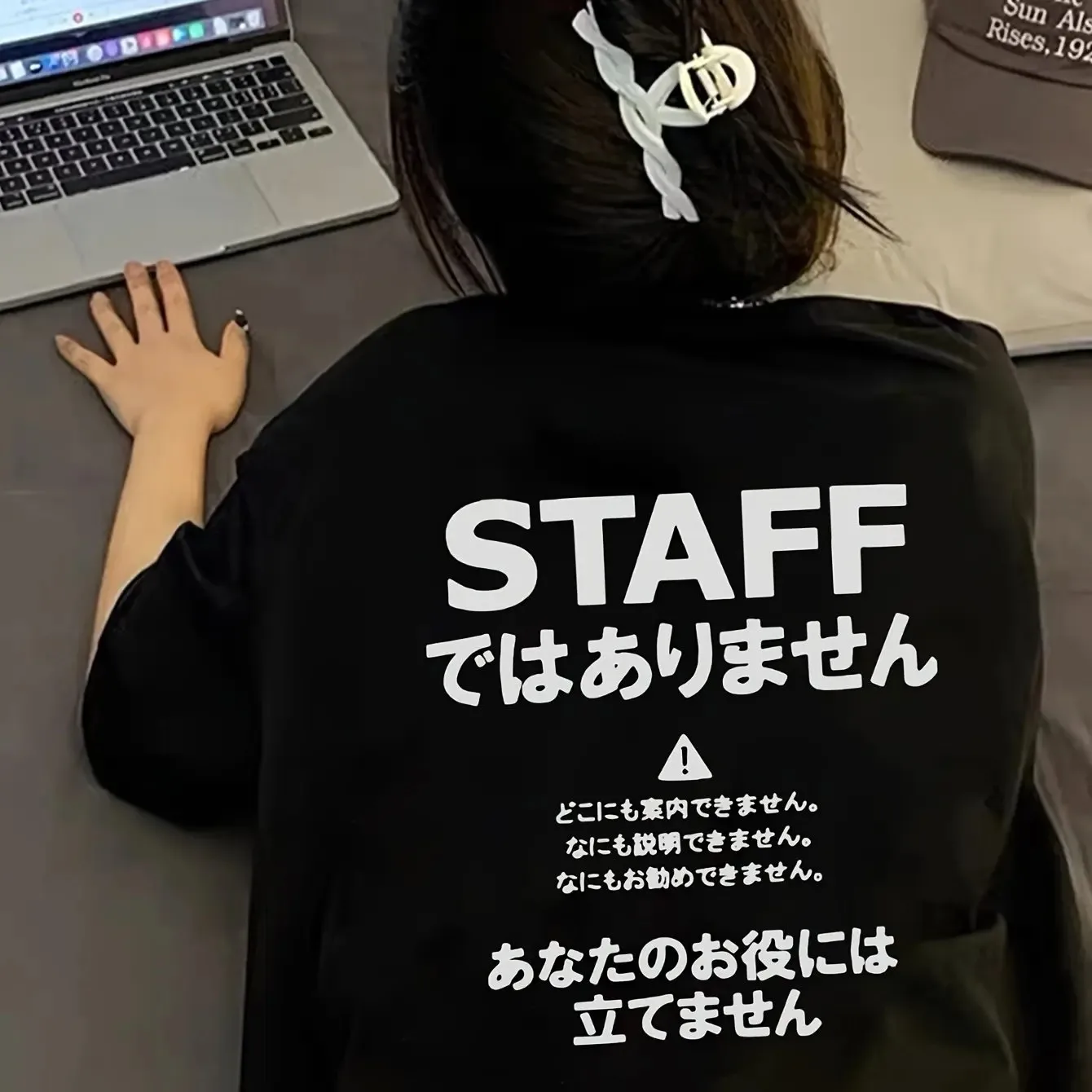 قميص القطن الخالص الجديد للرجال لعام 2026 مريح ومسامي. إنها ملابس رجالية ونسائية يجب اقتناؤها ذات جودة عالية