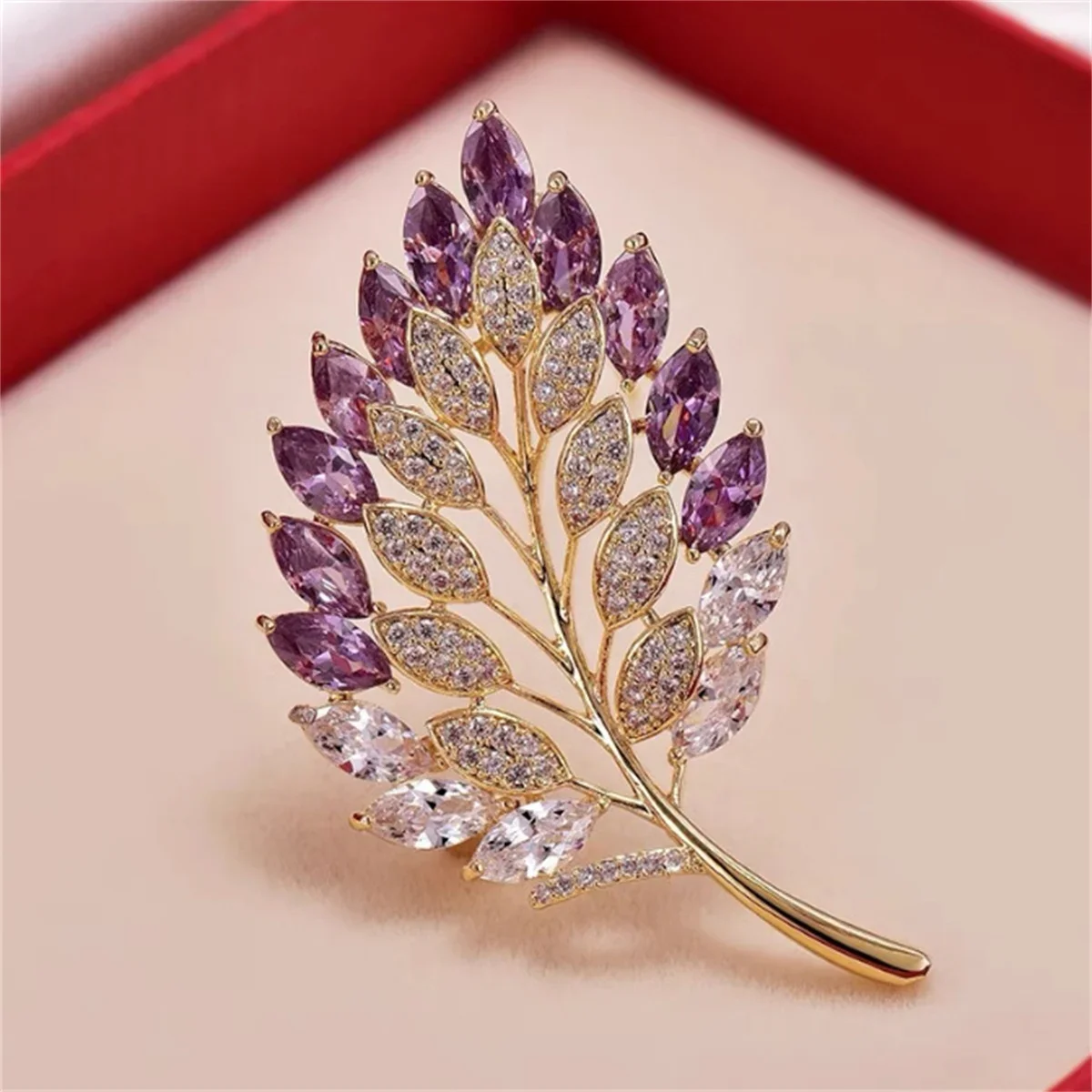 1Pc Exquisite Leaf Brooch, Luxurious And Elegant Pin, Fashionable And Trendy Jewelry Accessories For Men And Women's Party Gifts