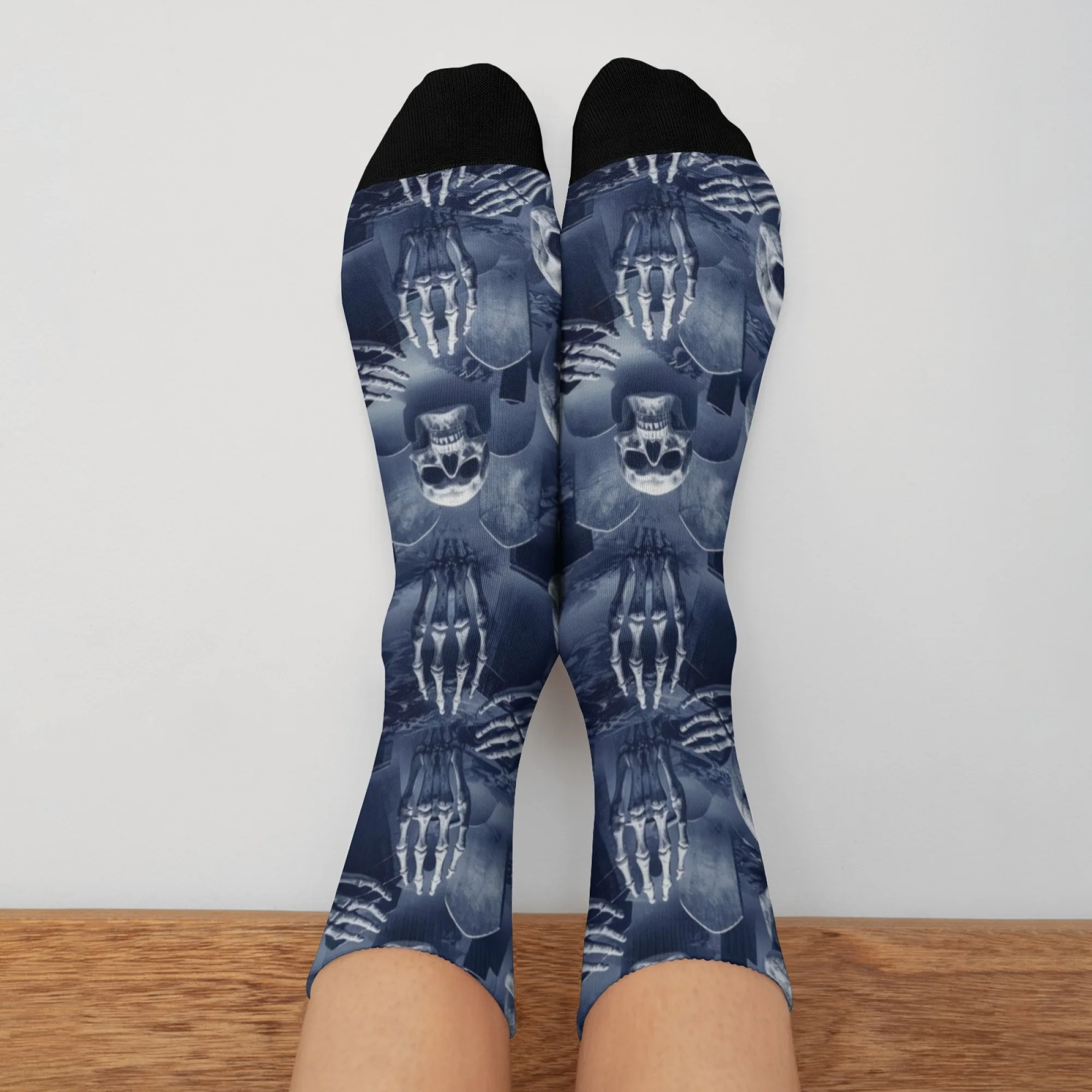 زوج واحد من جوارب الرجالية المريحة بتصميم جمجمة على الموضة، جوارب هيب هوب للهالوين للرياضات الخارجية