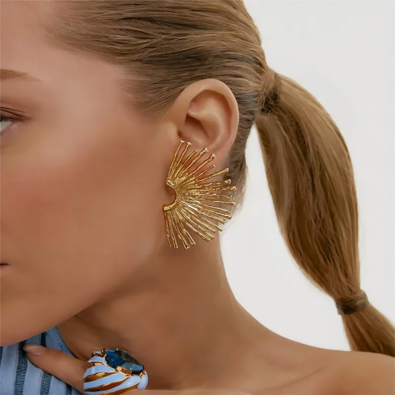 Women's Vintage Fan Leaf Shape Earrings Stud Temperament Gold Color Big Earrings Personality Simple Party Jewelry Gift