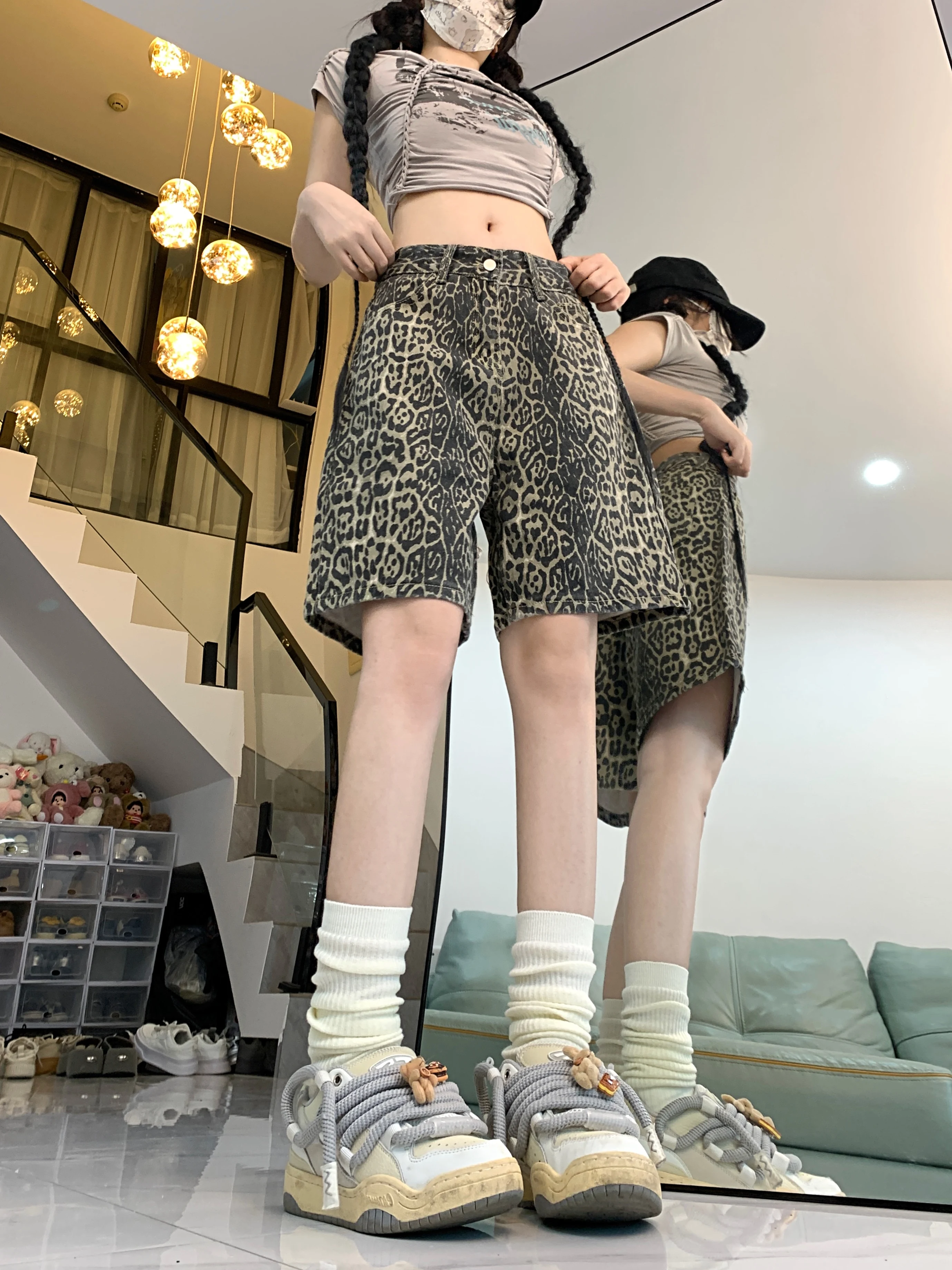 Women's Leopard Denim Shorts Aesthetic Hight Waist Jeans Shorts 2000s Vintage Y2k Knee Length Cowboy Short Pants Harajuku Summer