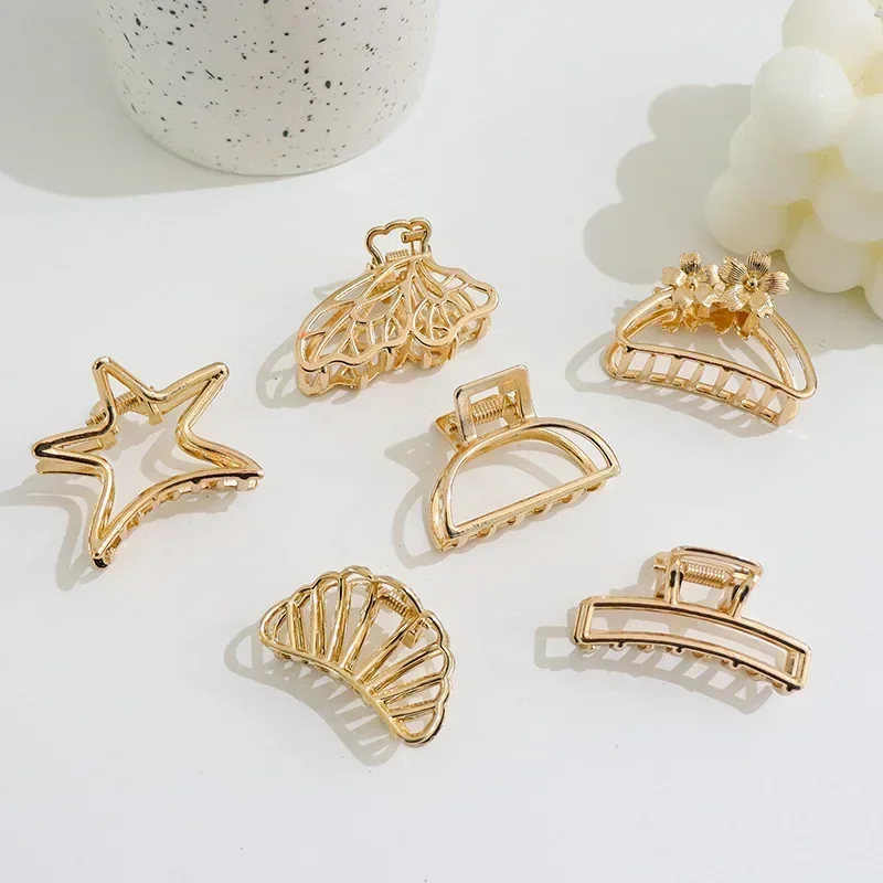 Fashion Hollow Heart Metal Hair Claw Clips Simple Non Slip Mini Gold Geometric Bangs Barrettes Hair Jaws For Women Girls Daily — zdjęcie 4