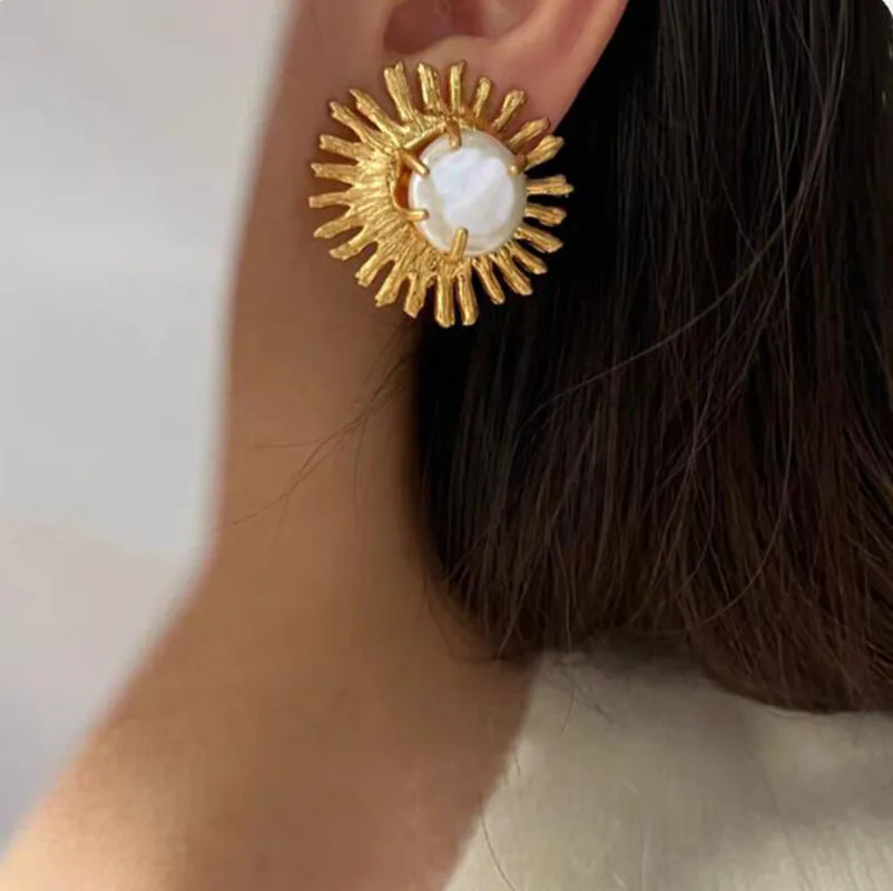 

Brass With 18K Gold Natural Baroque Sunshine Flower Stud Earrings Women Jewelry Punk Party T Show Gown Runway Korean Japan INS