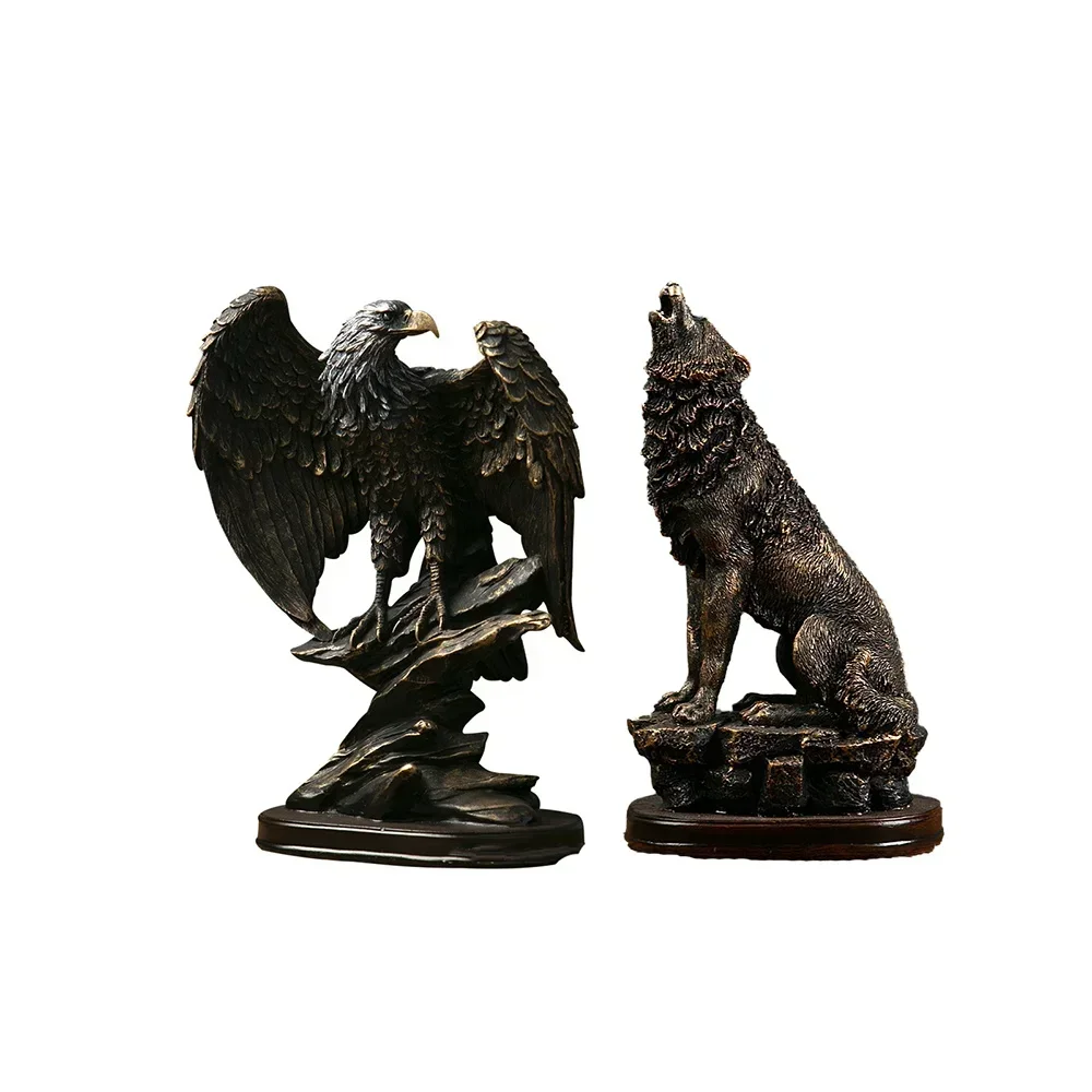 European style resin Spread wings Eagle, Wolf decorative statue Domineering animal home living room, Bedroom, decorative crafts