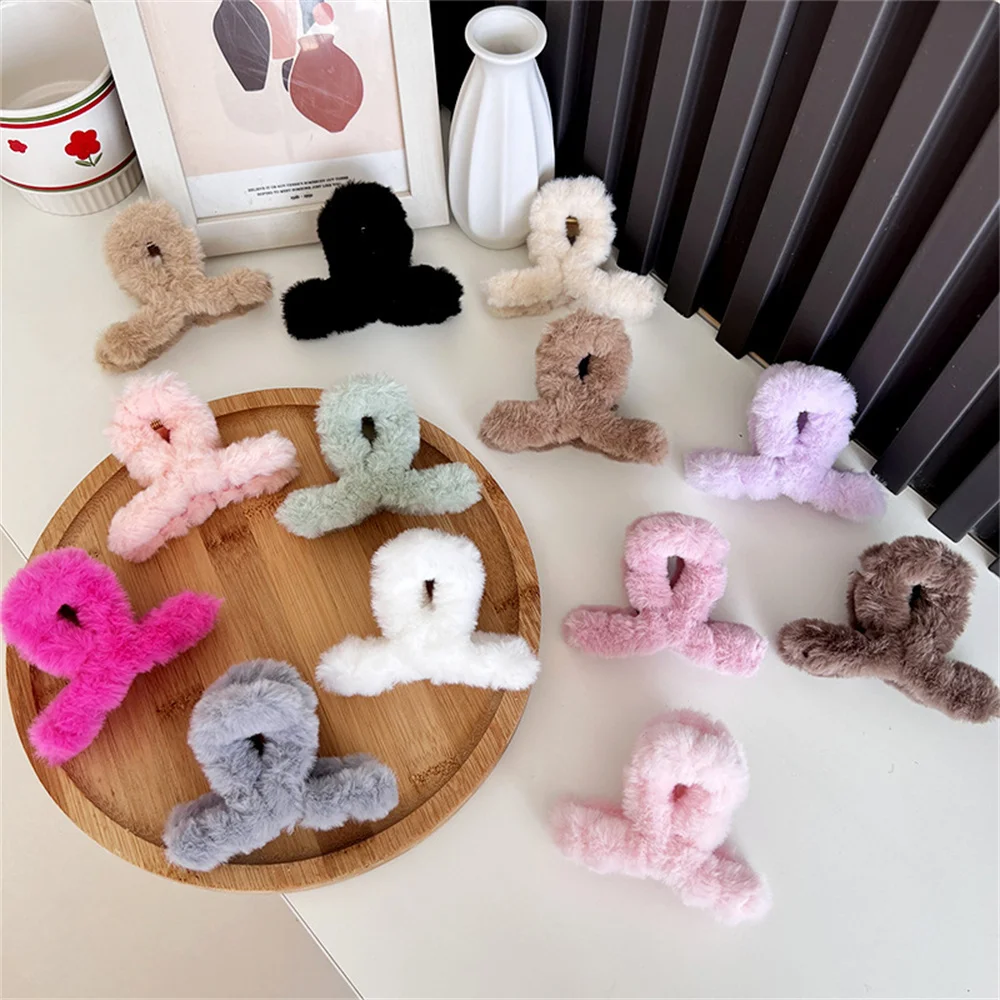 Winter Plush Hair Claw Clips Faux Furry Korean Claw Clip Elegant Acrylic Barrette Women Hair Clips Headwear Hair Accessories