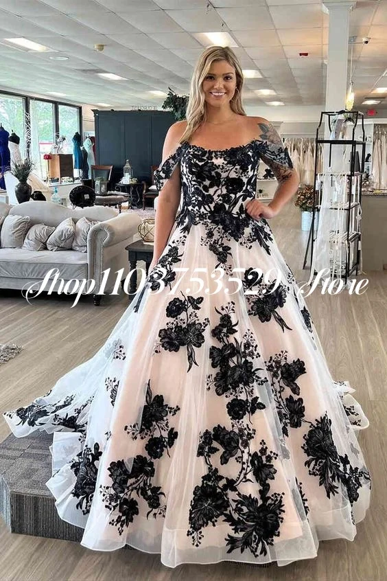 Gothic Black White Wedding Dresses Luxury Strapless Floral Embroidery Beaded Appliques Women's Customised Bridal Gowns Ball Gown