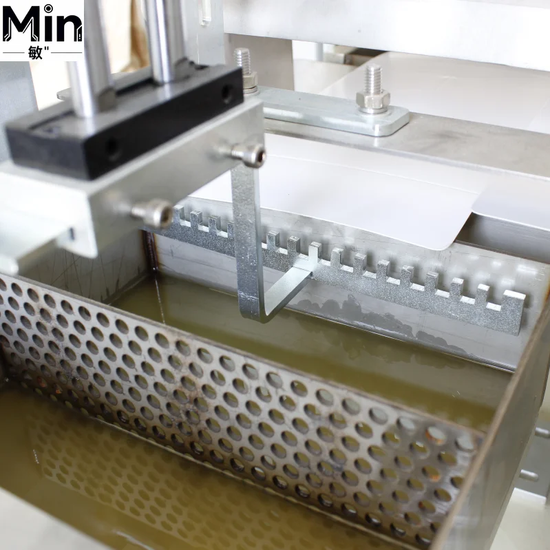 Fully Automatic High Efficiency Biscuit Box Hot Melt Glue Sealing Machine Food Carton Hot Glue Gluing Sealer for Snack