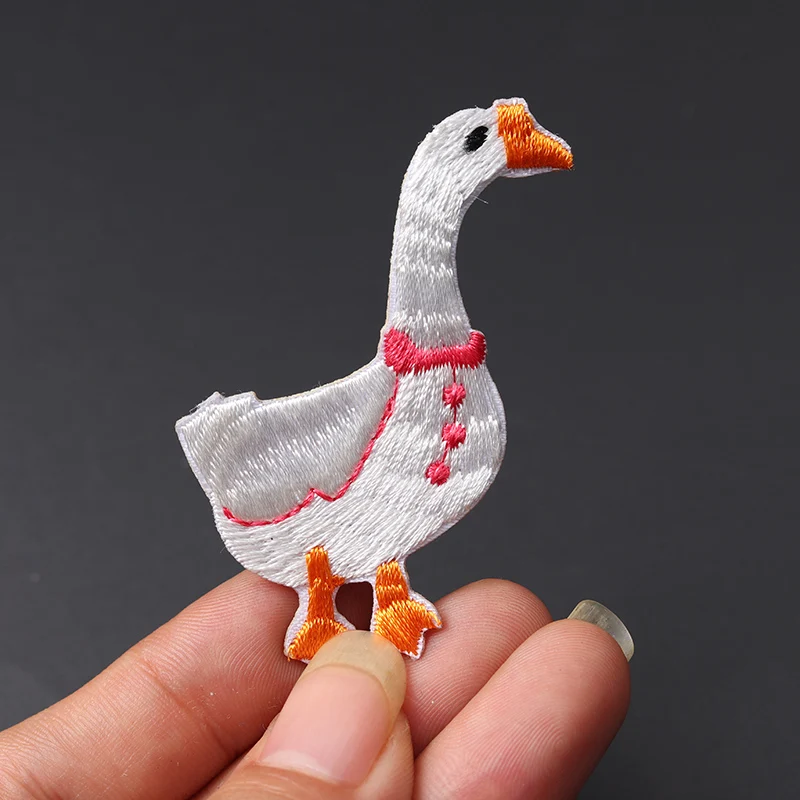 Big White Goose Size: 5.5x3.3cm patch ricamo Applique stiratura forniture per cucire distintivi decorativi per abbigliamento