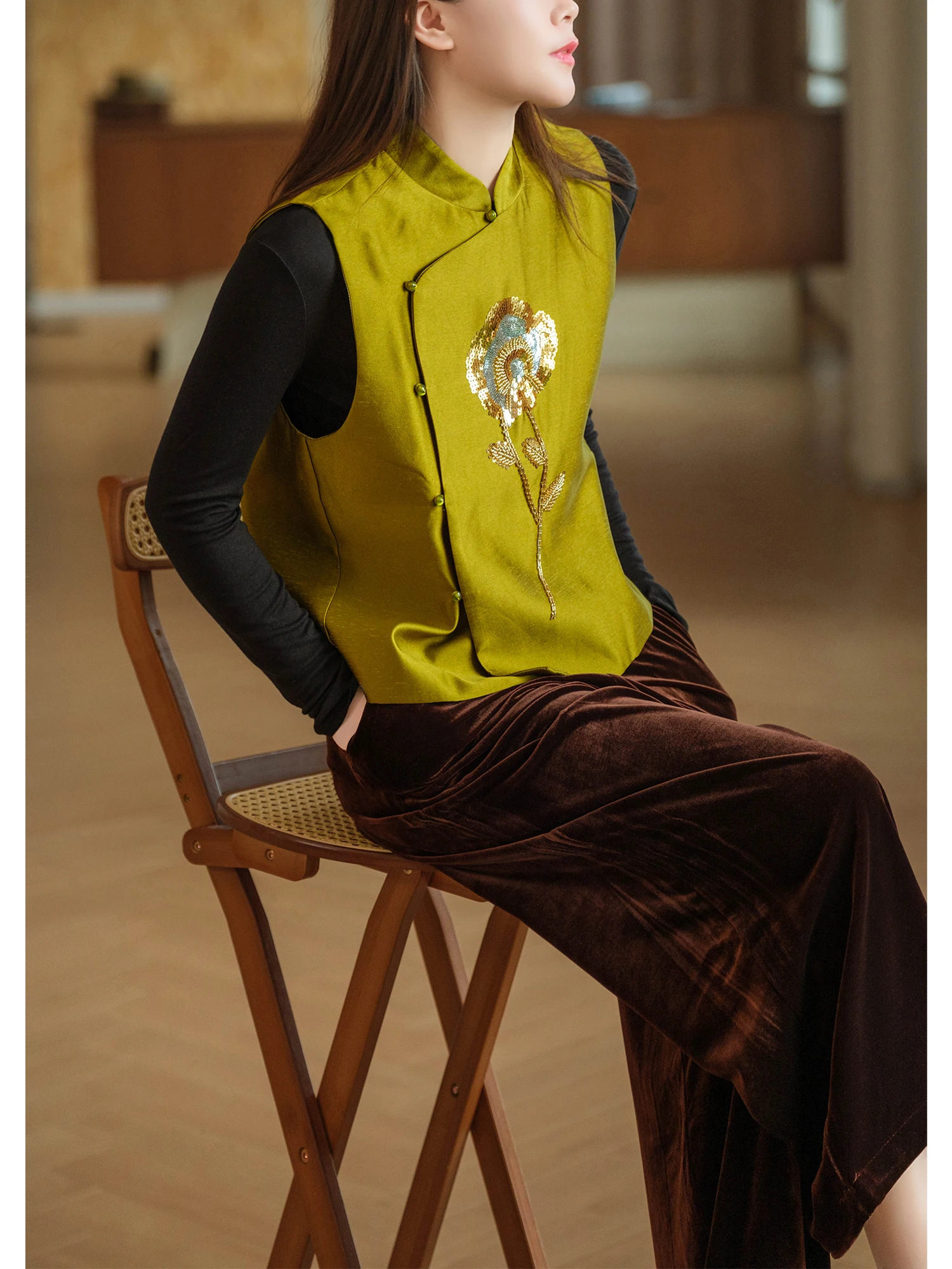 Exquisite Embroidery Heavy Work Pearlescent Satin Texture Floral Beading Vest Traditional Chinese Style Women's Outerwear