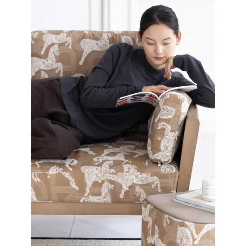 Luie fauteuil van massief hout