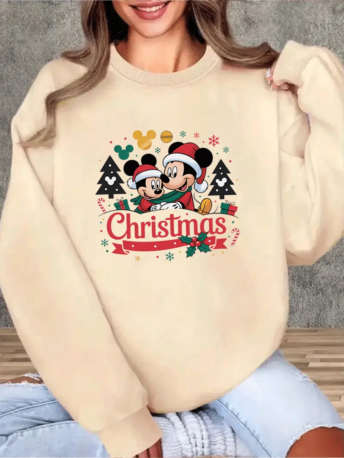 เสื้อสเวตเตอร์ผู้หญิงลายมิกกี้เมาส์ ดิสนีย์ สำหรับคริสต์มาส แฟชั่นโอเวอร์ไซส์ ทรงยูนิเซ็กส์ คอกลม ผ้าฟลีซ ใส่สบายๆ สำหรับฤดูใบไม้ร่วงและฤดูหนาว