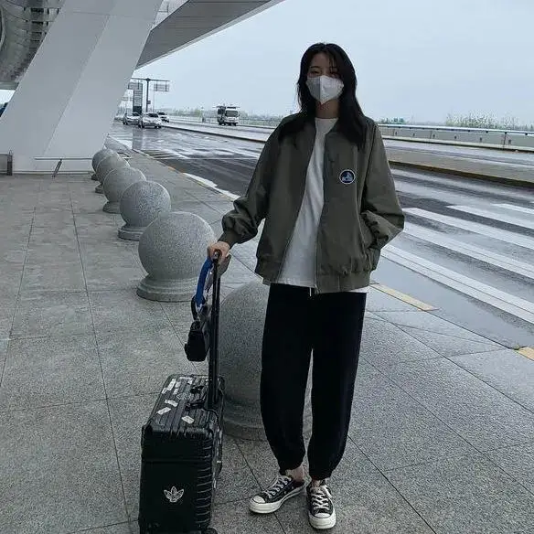 

Замшевые куртки для женщин, зимнее пальто, женское вельветовое винтажное пальто 2025 года, верхняя одежда с передним карманом, простое женское пальто с длинными рукавами и пуговицами