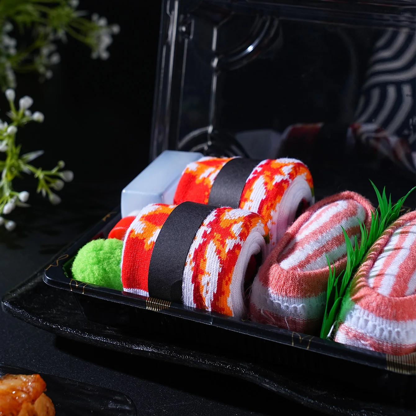 2 pairs of unisex mid-calf socks in a novelty and interesting salmon-themed gift box, creative socks with a fashionable and trendy style, comfortable and breathable, suitable for parties, casual wear, Valentine's Day, Halloween, birthdays, Christmas, New Year, Thanksgiving, autumn and winter, all-season styles, creative gift box