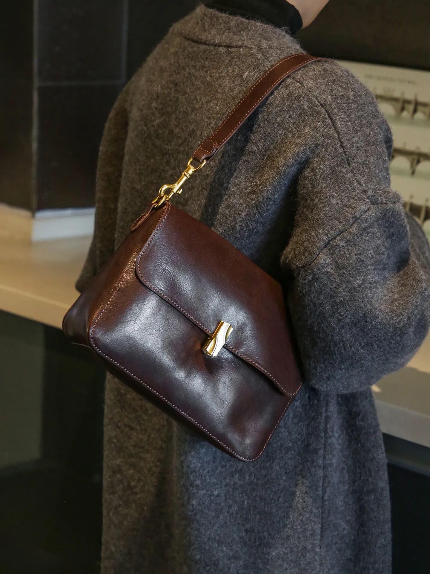 PNDME vintage luxury vegetable tanned cowhide women's shoulder bag outdoor genuine leather women's large capacity crossbody bag