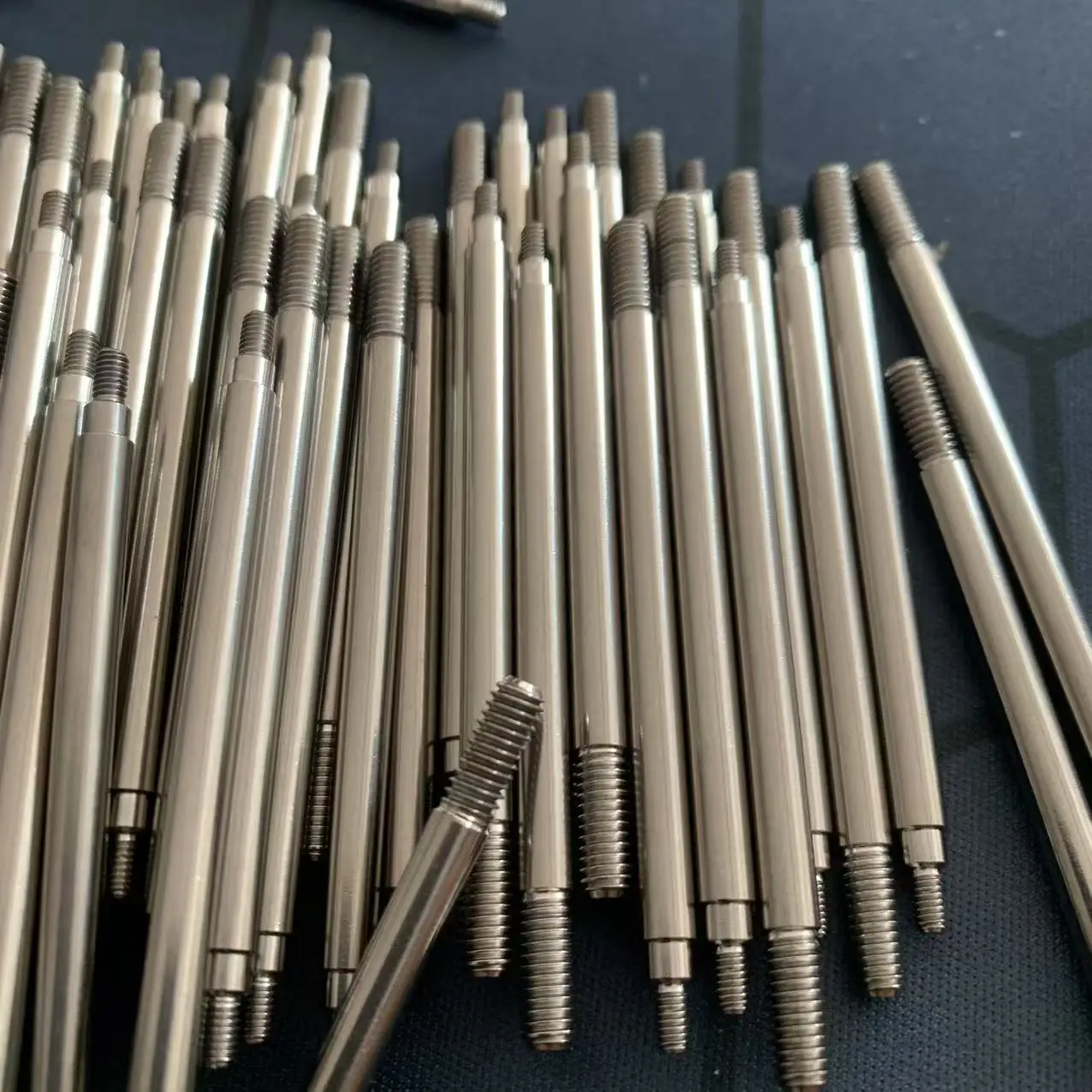 وصلة ربط المقطورة من التيتانيوم Diameter4mm ساق مستديرة 3.4x2.6 خيط M2.5x4.3 M4x10 الطول الإجمالي 57.5 59.5 64.5 70 73.5 Gr5