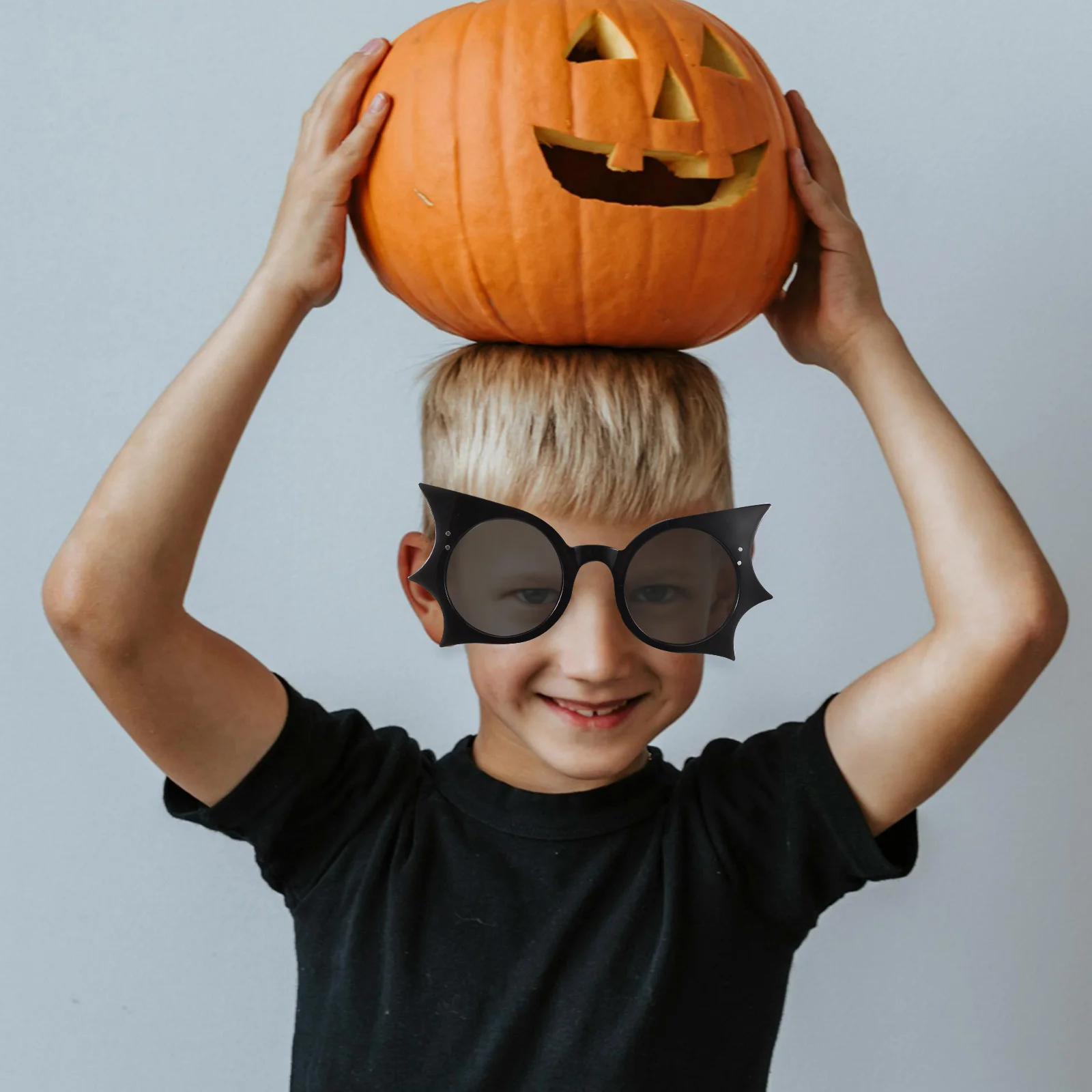 

1Pair Plastic Bat Sunglasses Novelty Funny Glasses for Party Halloween Costume Events Portable Wearable Eyewear Accessory Gift