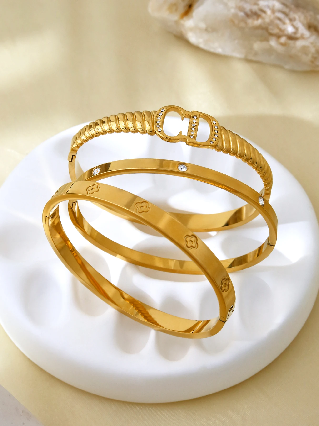 سحر شخصية خفيفة فاخرة بسيطة الرياح الباردة الفولاذ المقاوم للصدأ مع الماس، أربع أوراق الزهور، رسائل CD سوار أنثى #3