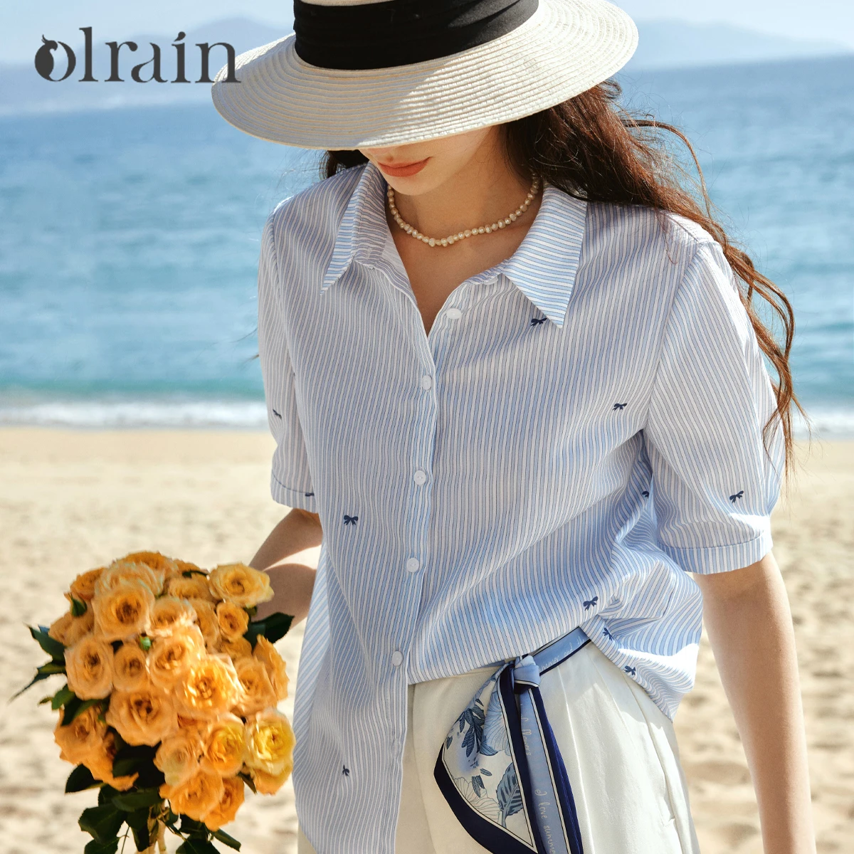 OLrain Damen Klassische Blau-Weiß Gestreifte Bluse 2026 Frühling Neu Lässig Minimalistisch Schleifenstickerei Kurzarm-Hemd O58CC003529