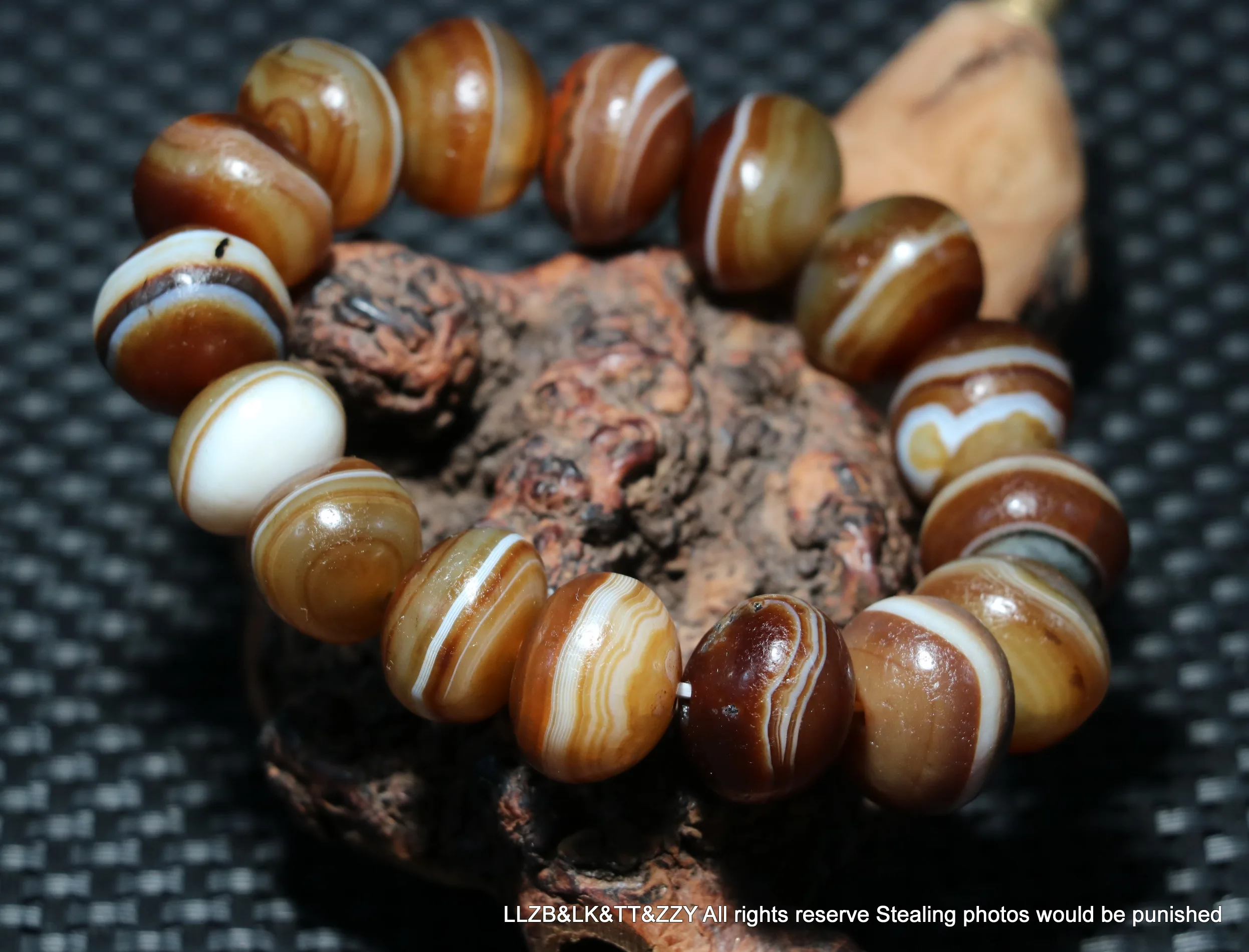 

An Energy Tibetan Top Old Agate Suggar Color Silkworm Line Healer Medicine Large dZi Bead Men Bracelet 4A LKbrother Sauces