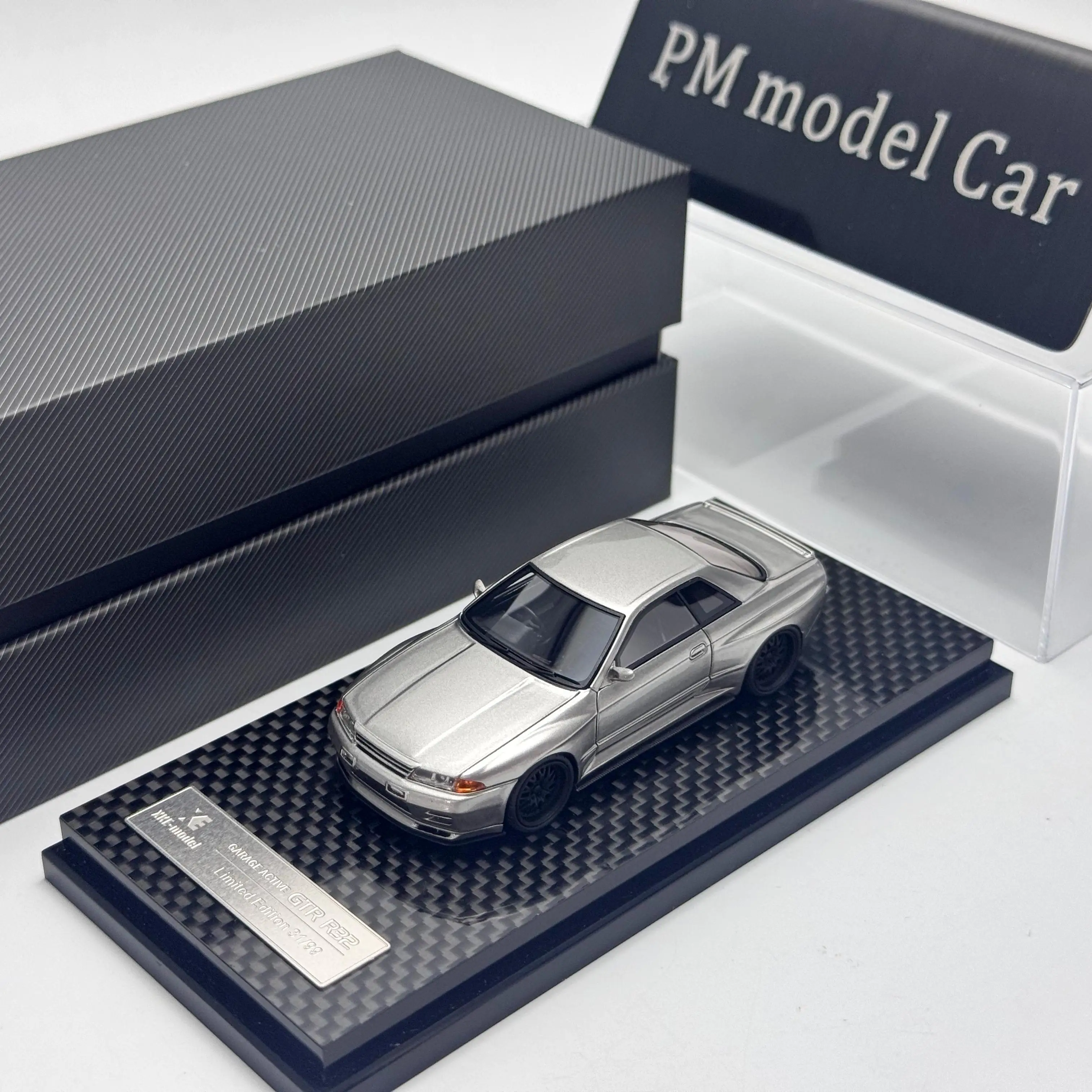 XKE 1:64 Nissan GTR R32 Garage Active Modified Gray Resin Model Car