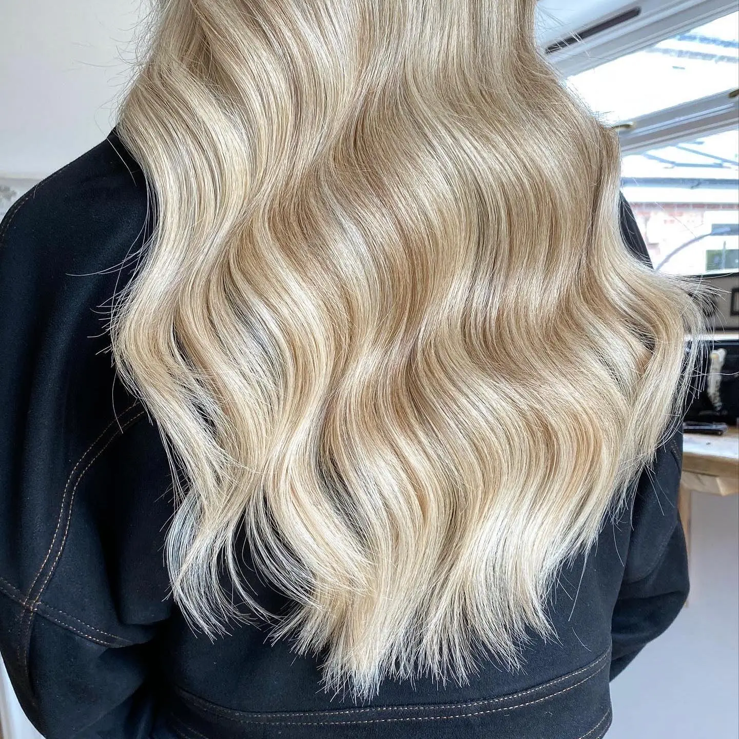 Platinum Blonde Pre Plucked Lace Front Wig for Luxury Women Synthetic Fibre Balayage Wig Creamy Blonde Highlighted Body Wave Wig