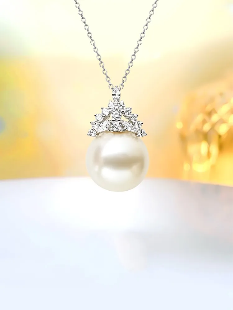 Light Luxury French Fritillaria Pearl Crown Silver Pendant with High Carbon Diamonds, Unique Design Retro Advanced and Versatile