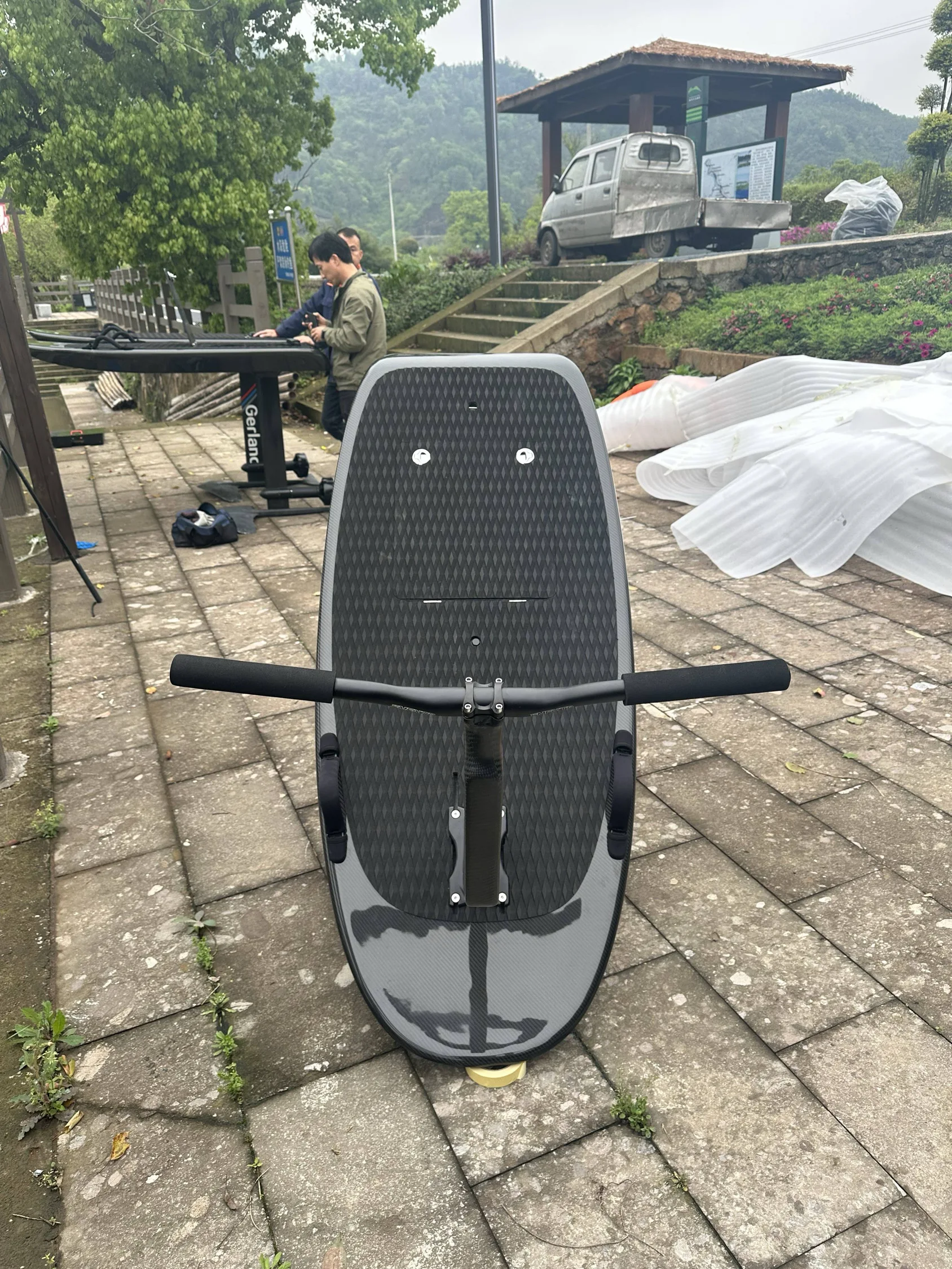 Carbon Fiber New Quality Efoil Surfboard 58V Electric Hydrofoil Surfboard With Handle Bar