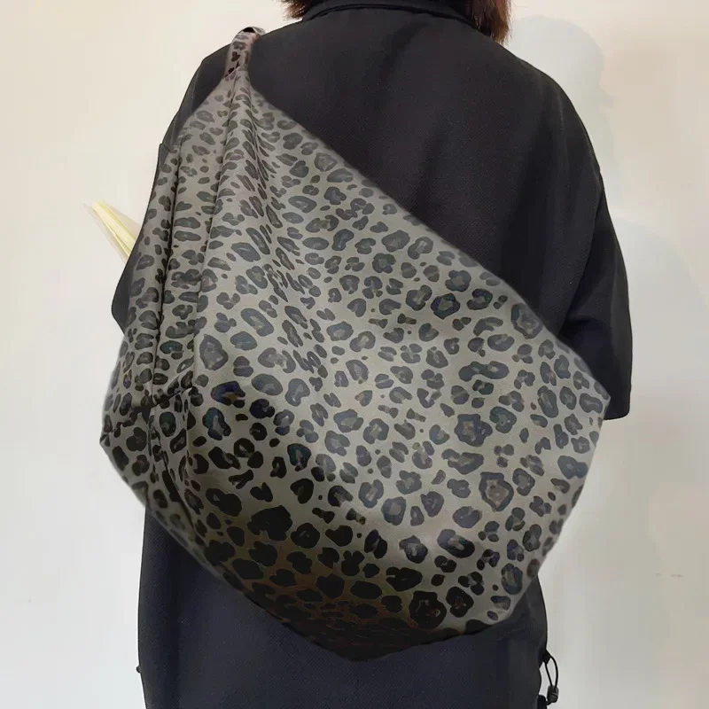 

Ladies' fashionable and personalized leopard print diagonal cross bag, large capacity lightweight street shoulder bag