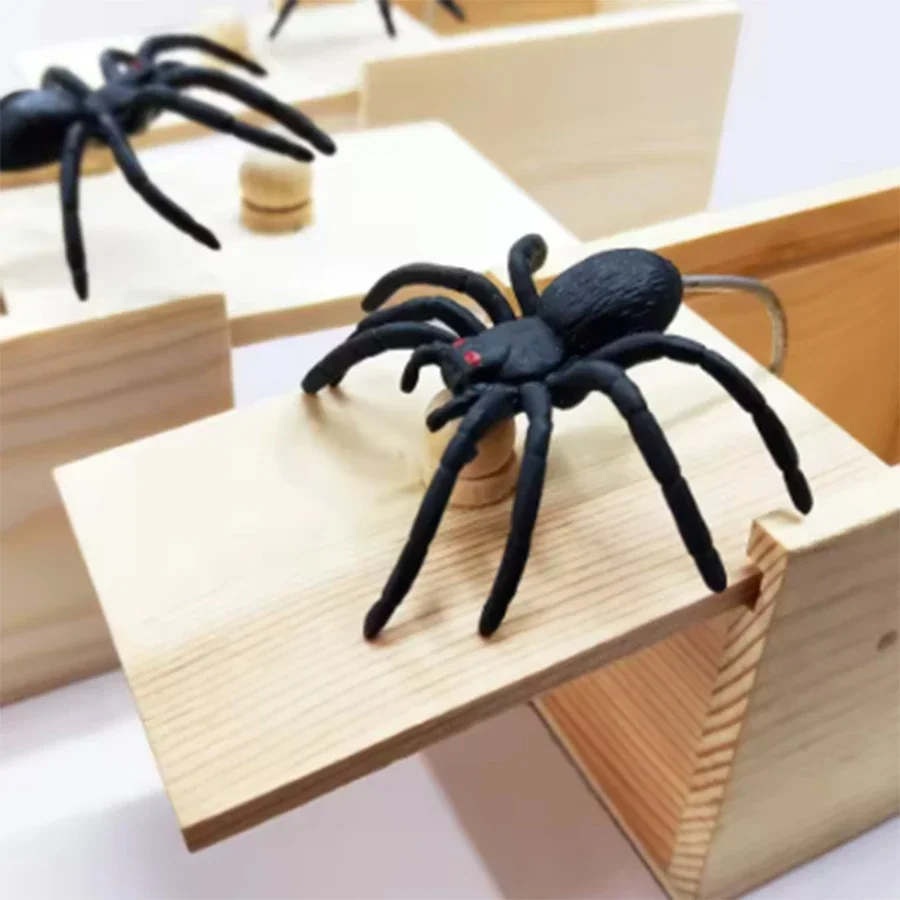 

Spider Prank Box Funny Pop Out Spider Wooden Scare Box Toy Hilarious Christmas Halloween April Fool Joke Prank Trick Toy for Kid