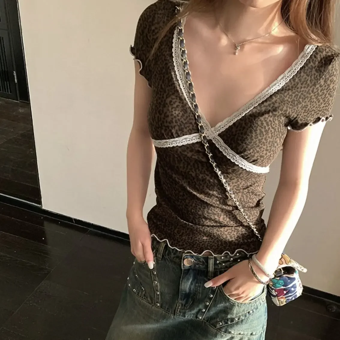 

Spicy Lace Spliced Low V-neck Leopard Print Short-sleeved T-shirt Base Layer Shirt 2026 Summer New Top