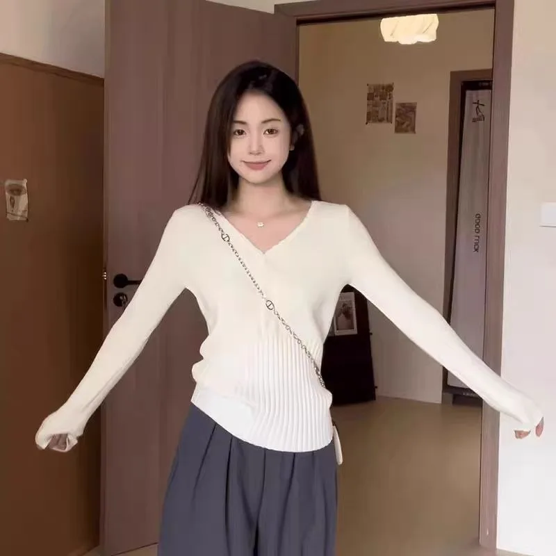 White V-neck Long-sleeved Knitted Women's Autumn Winter Petite Short Slim-fitting Sweater Early Autumn Chic Top