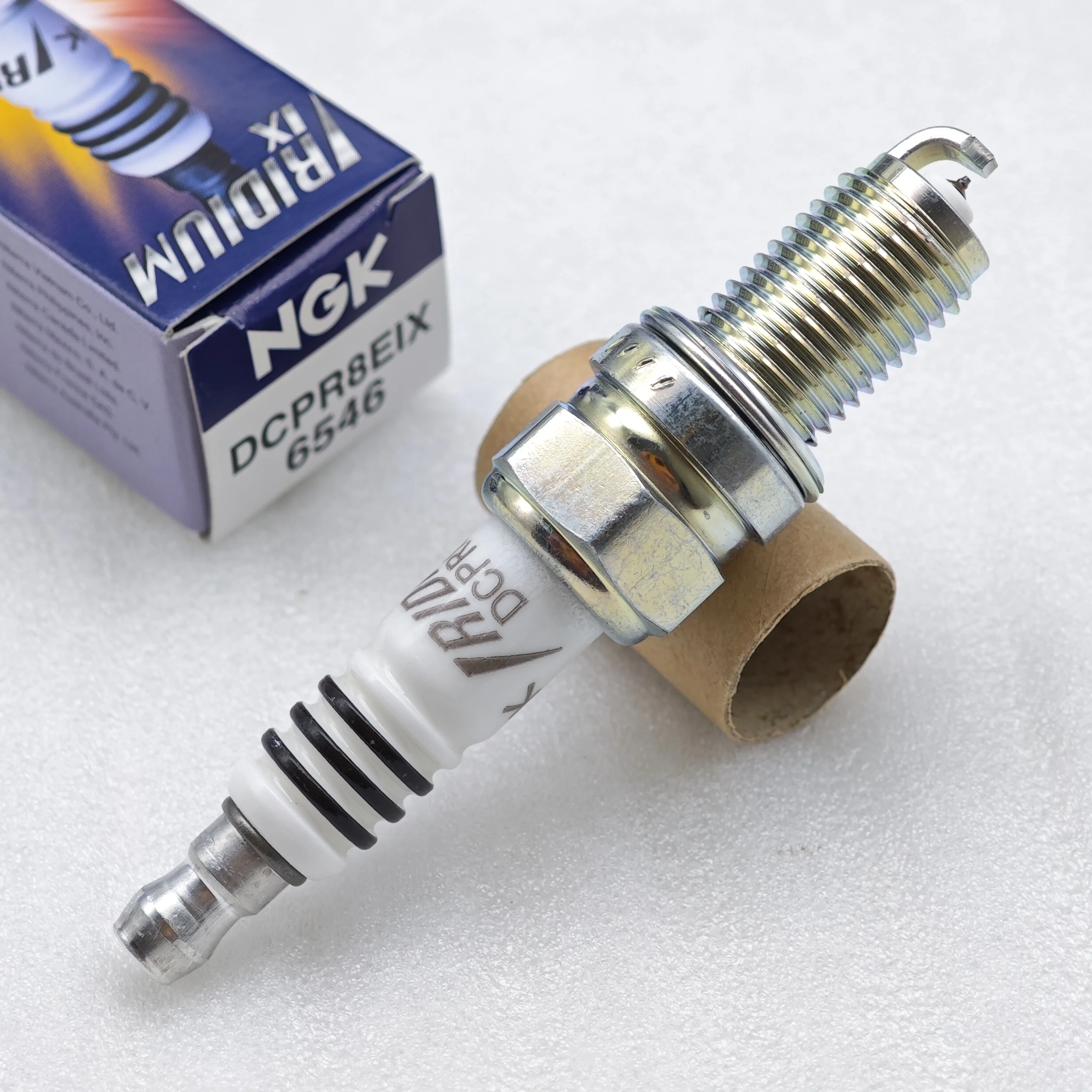 1pcs Original NGK Iridium Spark Plug DCPR8EIX 6546 is applicable to F650GS F700GS F800GS GT Harley 883 X48 Upgrade DCPR8E