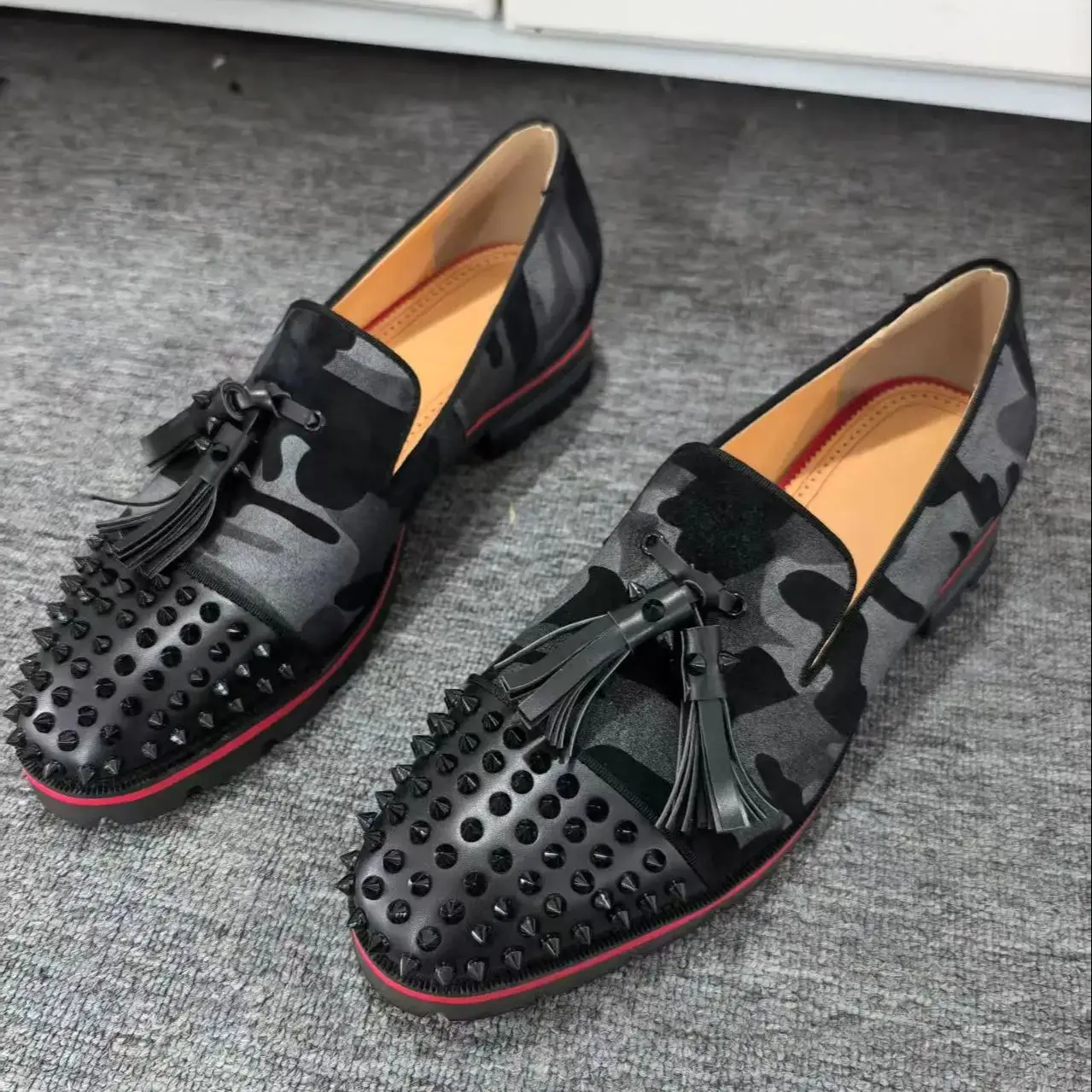 

Black Rivets Camouflage Style Leather New Men’s Shoes Round Toe Punk Male Loafers Red Sole Handmade Zapatos Para Business Man