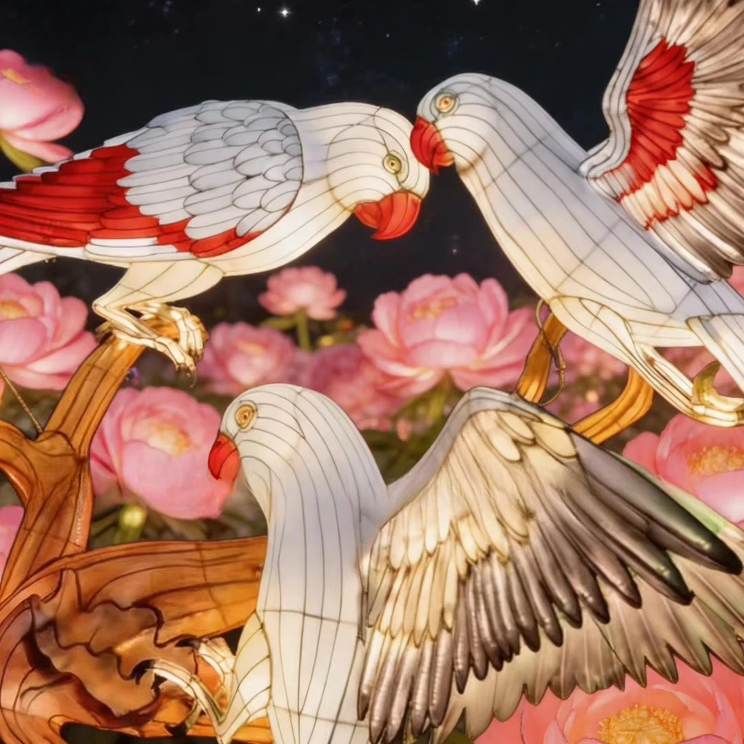 Chinese Silk Animal Lantern Outdoor Decoration Festival Lantern Parrot Lantern Suitable for Theme
