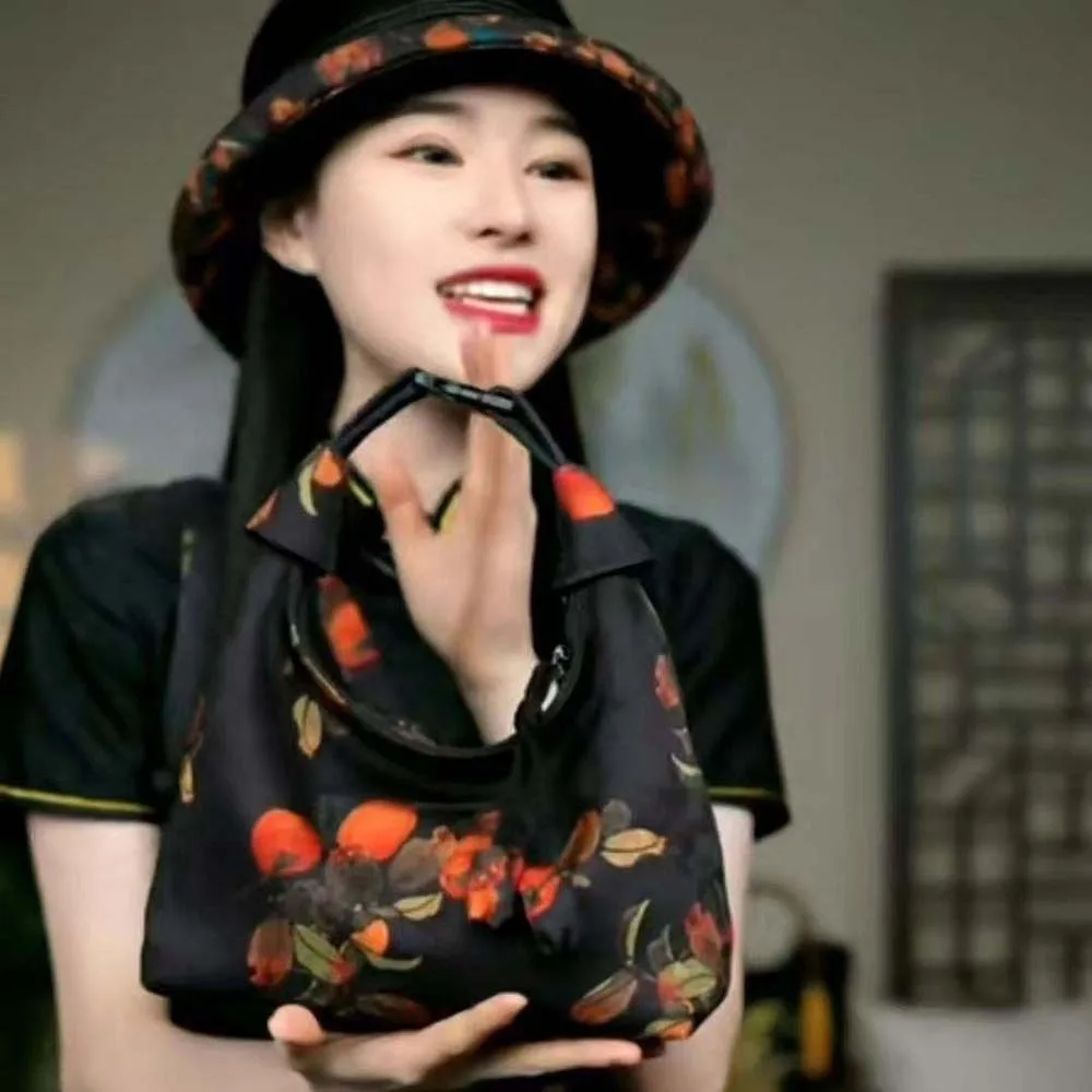 ΠΠΎΠ΄Π½Π°Ρ ΡΠ΅ΡΡΠΎ ΡΡΠΌΠΊΠ° Π² ΠΊΠΈΡΠ°ΠΉΡΠΊΠΎΠΌ ΡΡΠΈΠ»Π΅, ΡΠ΅Π³ΡΠ»ΠΈΡΡΠ΅ΠΌΠ°Ρ Gambiered, ΠΌΠ°ΡΠ»Π΅Π²ΡΠ΅ ΠΊΠΎΡΠ΅Π»ΡΠΊΠΈ Ρ Π³ΠΎΡΠΎΡΠΊΠΎΠΌ, Π°ΡΠ»Π°ΡΠ½Π°Ρ ΡΡΠΌΠΊΠ° Cheongsam Ρ Π²ΡΡΠΈΠ²ΠΊΠΎΠΉ, ΠΆΠ΅Π½ΡΠΊΠ°Ρ ΡΡΠΌΠΊΠ° ΠΠΎΠ΄Π½Π°Ρ ΡΠ΅ΡΡΠΎ ΡΡΠΌΠΊΠ° Π² ΠΊΠΈΡΠ°ΠΉΡΠΊΠΎΠΌ ΡΡΠΈΠ»Π΅, ΡΠ΅Π³ΡΠ»ΠΈΡΡΠ΅ΠΌΠ°Ρ Gambiered, ΠΌΠ°ΡΠ»Π΅Π²ΡΠ΅ ΠΊΠΎΡΠ΅Π»ΡΠΊΠΈ Ρ Π³ΠΎΡΠΎΡΠΊΠΎΠΌ, Π°ΡΠ»Π°ΡΠ½Π°Ρ ΡΡΠΌΠΊΠ° Cheongsam Ρ Π²ΡΡΠΈΠ²ΠΊΠΎΠΉ, ΠΆΠ΅Π½ΡΠΊΠ°Ρ ΡΡΠΌΠΊΠ°