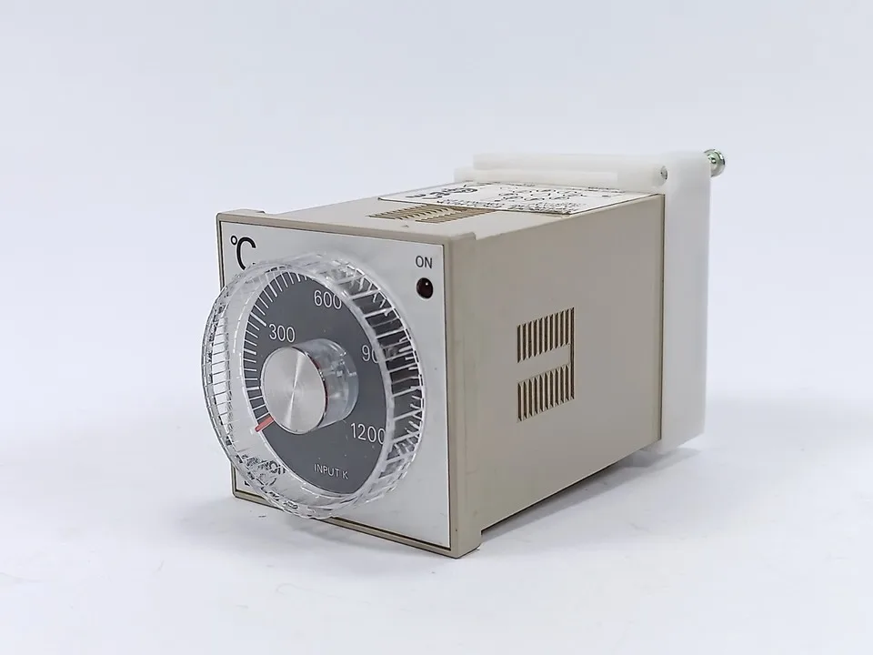 PLC E5C2-R20K TEMPERATURE CONTROLLER 0 to 1200 Deg. C 100-120V AC