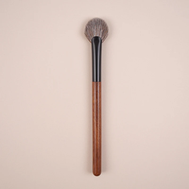 Yizhibi professional hand-made makeup brush face brush eye brush fan brush Red Squirrel mixed with high quality goat hair.