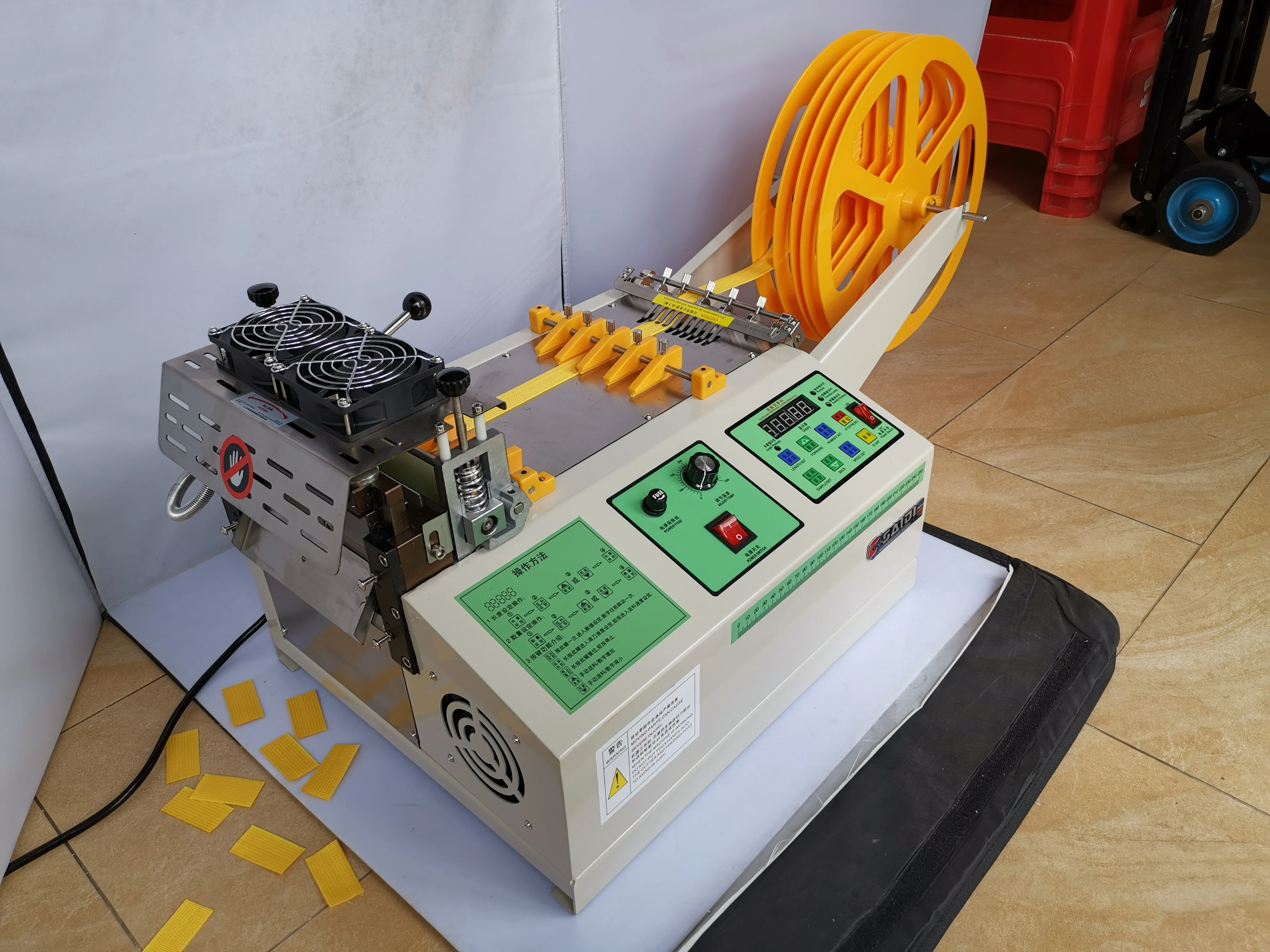 

Computer automatic Cloth tape cutting machine Hot and Cold Knife magic adhesive belt zipper webbing elastic belt cutter 160T