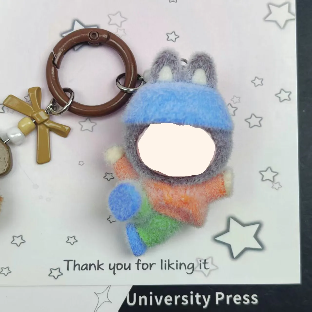 جديد سلسلة مفاتيح صغيرة الكرتون الإبداعية ثلاثية الأبعاد دمية الطلاب المدرسية قلادة سيارة مفتاح سلسلة النساء الرجال يعرض 2025