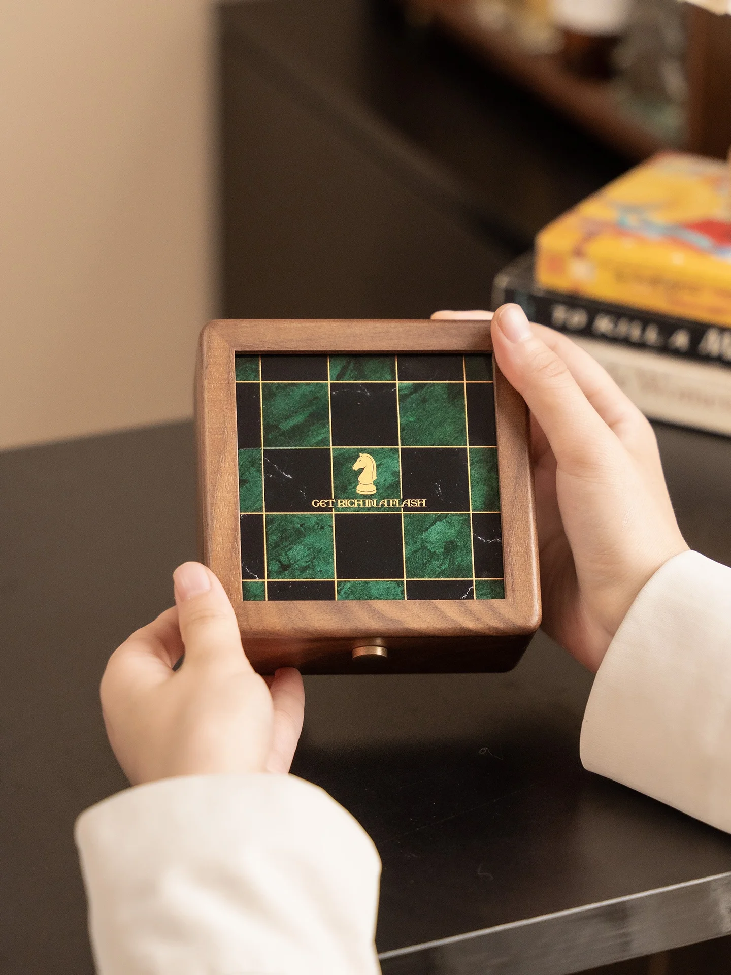 

Gold Bar Storage Box Black Walnut Wood Box for Bank Gold Beans Jewelry Organizer Creative Hand-Painted Illustration