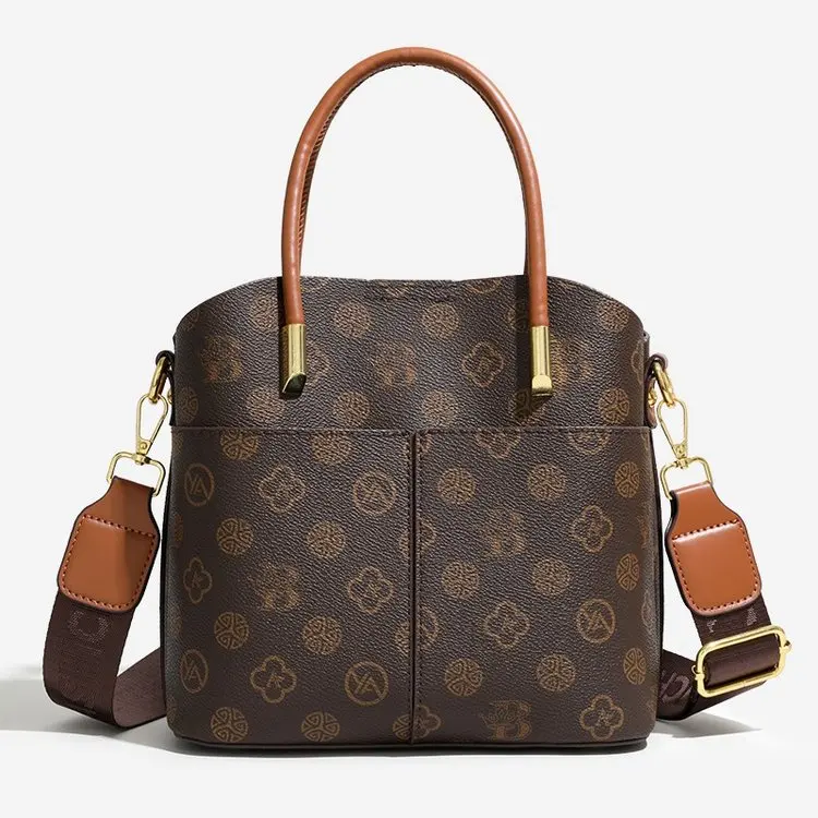 

Luxury Designer Minimalist Chic Diaper Bags For Women Elegant Leather Large Capacity Crossbody Shoulder Bag Trendy Commuter