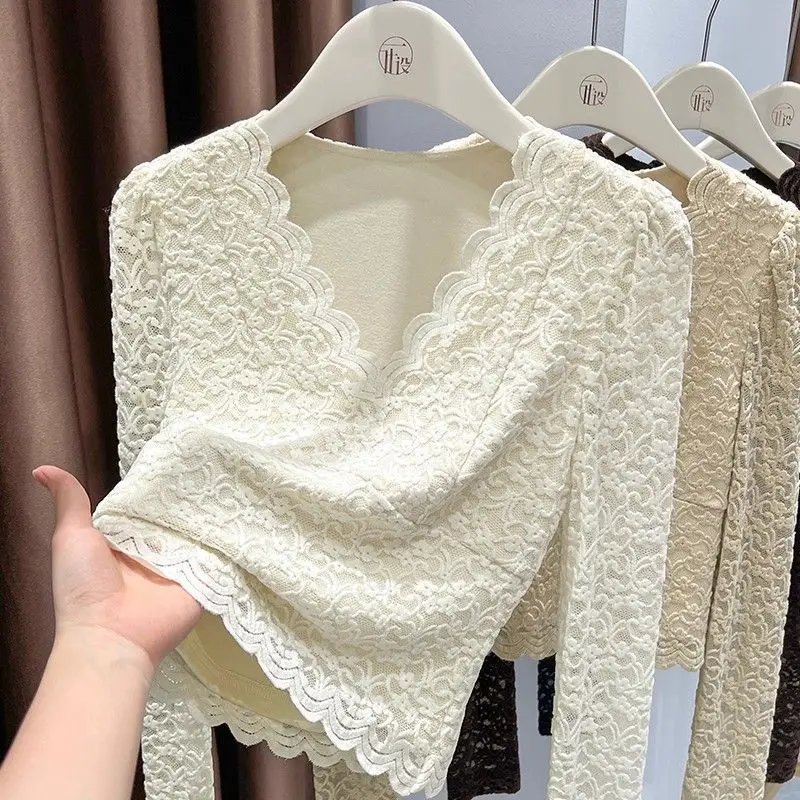 Women's Fleece Lined Long Sleeve Lace V Neck Base Shirt 2025 New Embroidered Warm Slim Fit Inner Wear Top Korean Style