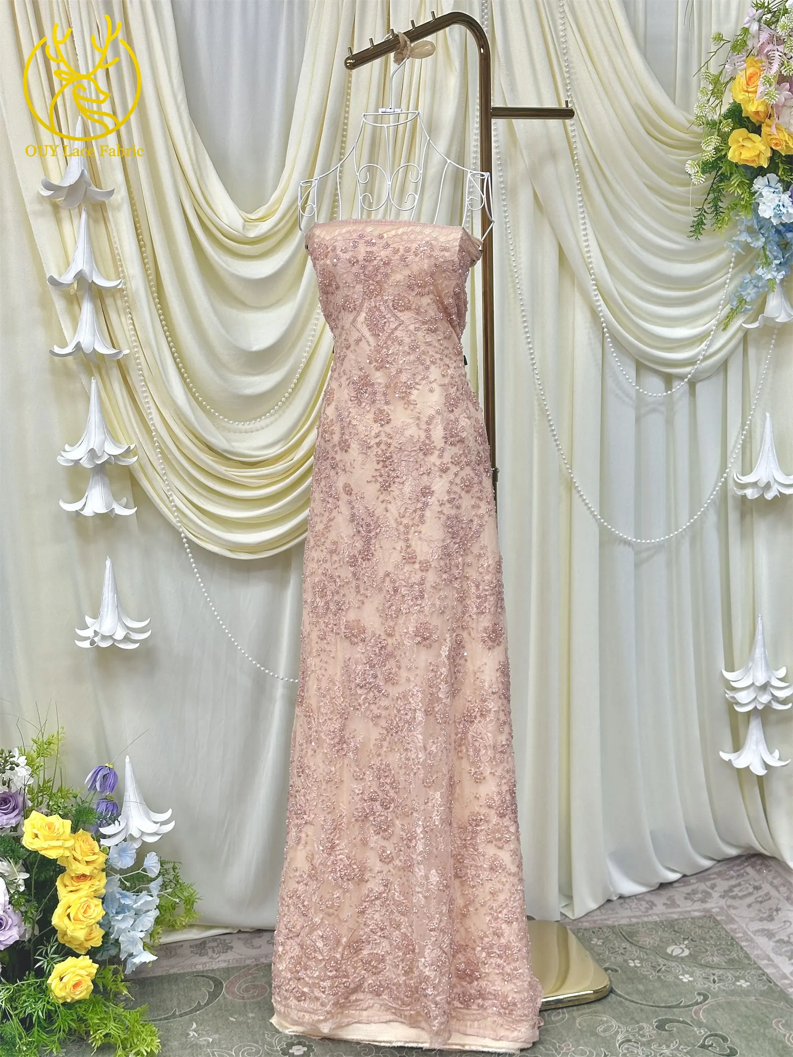 3 Meter exquisiter Perlen-Spitzenstoff, afrikanischer Spitzenstoff mit Pailletten und verstreuten Blumenstickereien zum Nähen von Brautkleidern – Detail 7