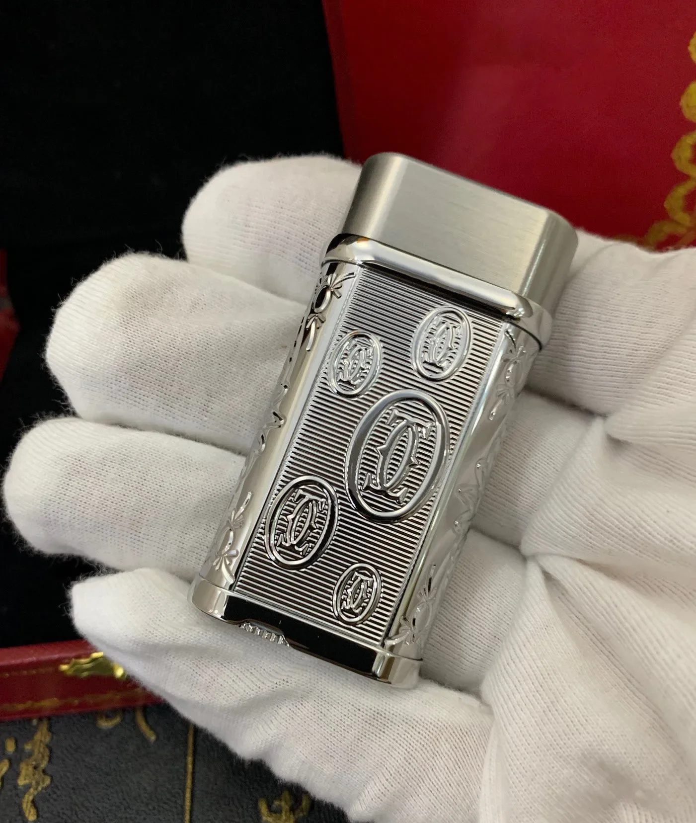 

Silvery Circular Pattern Metal Inflatable Cigar Lighter Roller Ignition Classic Retro Butane Gas Lighter High-end Men's Gift