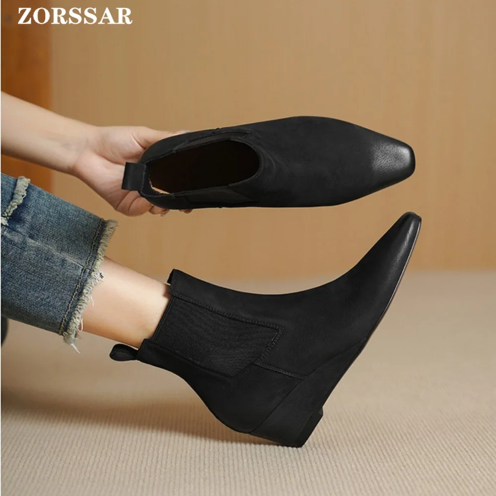 2025 الخريف الشتاء أشار تو حذاء من الجلد النساء مصمم خمر إسفين كعب الأحذية الحديثة قصيرة بوتاس Zapatos De Mujer